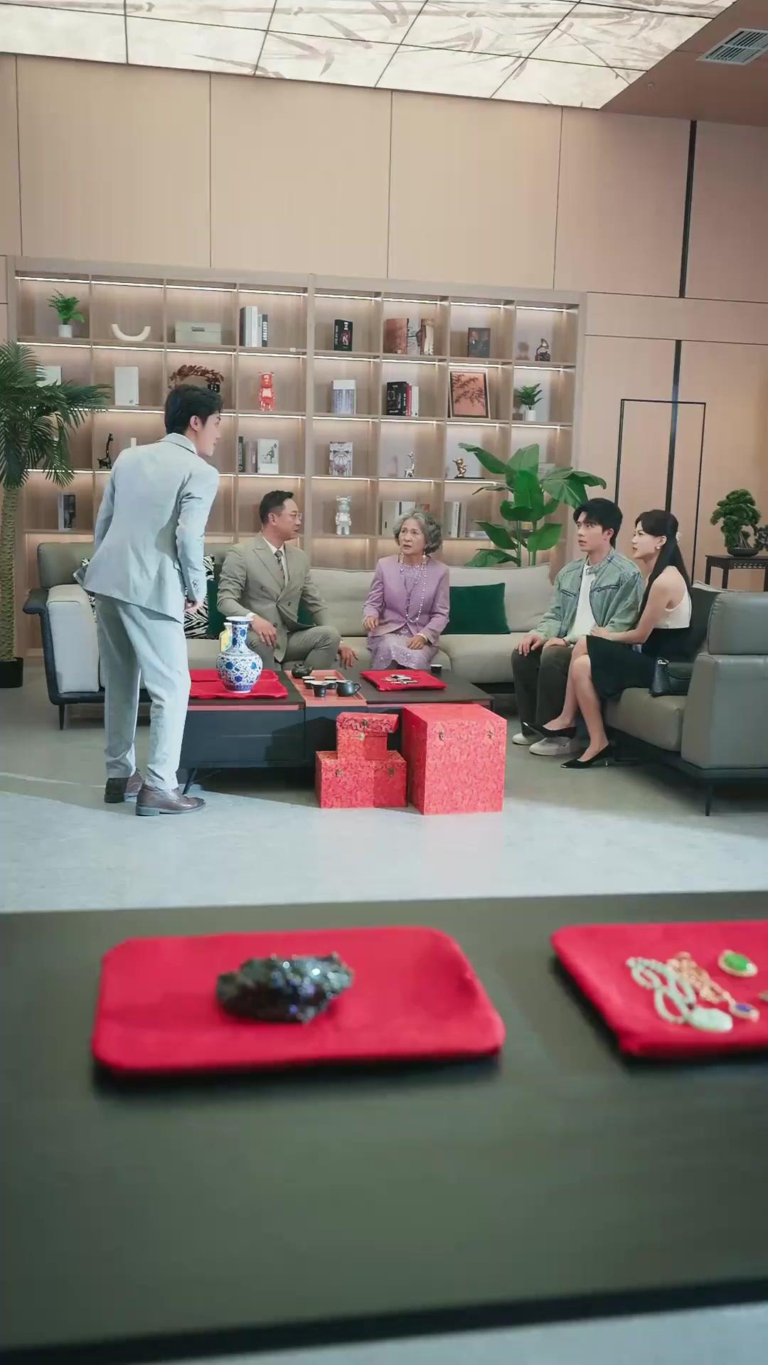 (臺配) 我家古董會說愛你