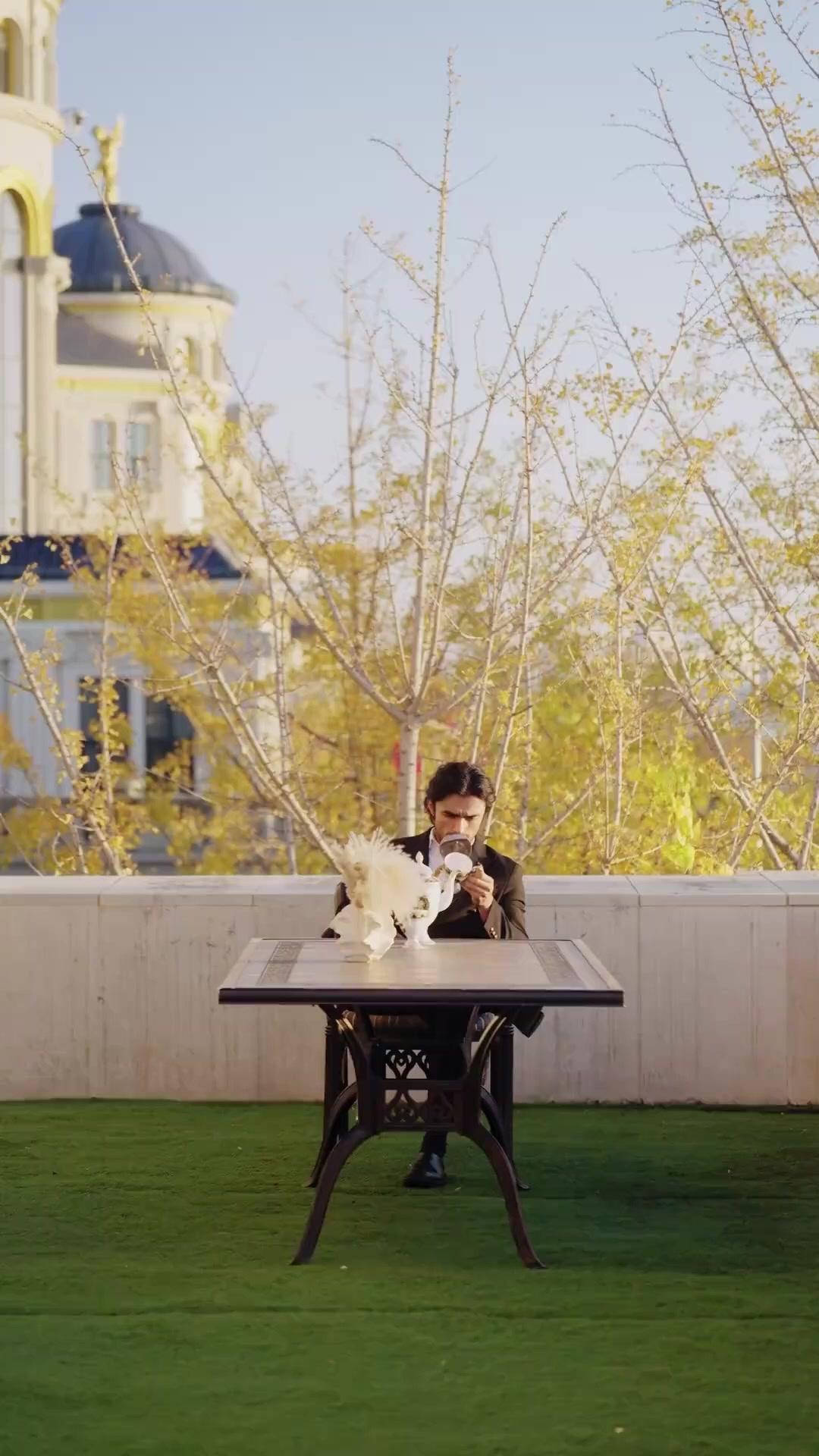 O Rei Lobo Oculto: Um Híbrido Fracassado