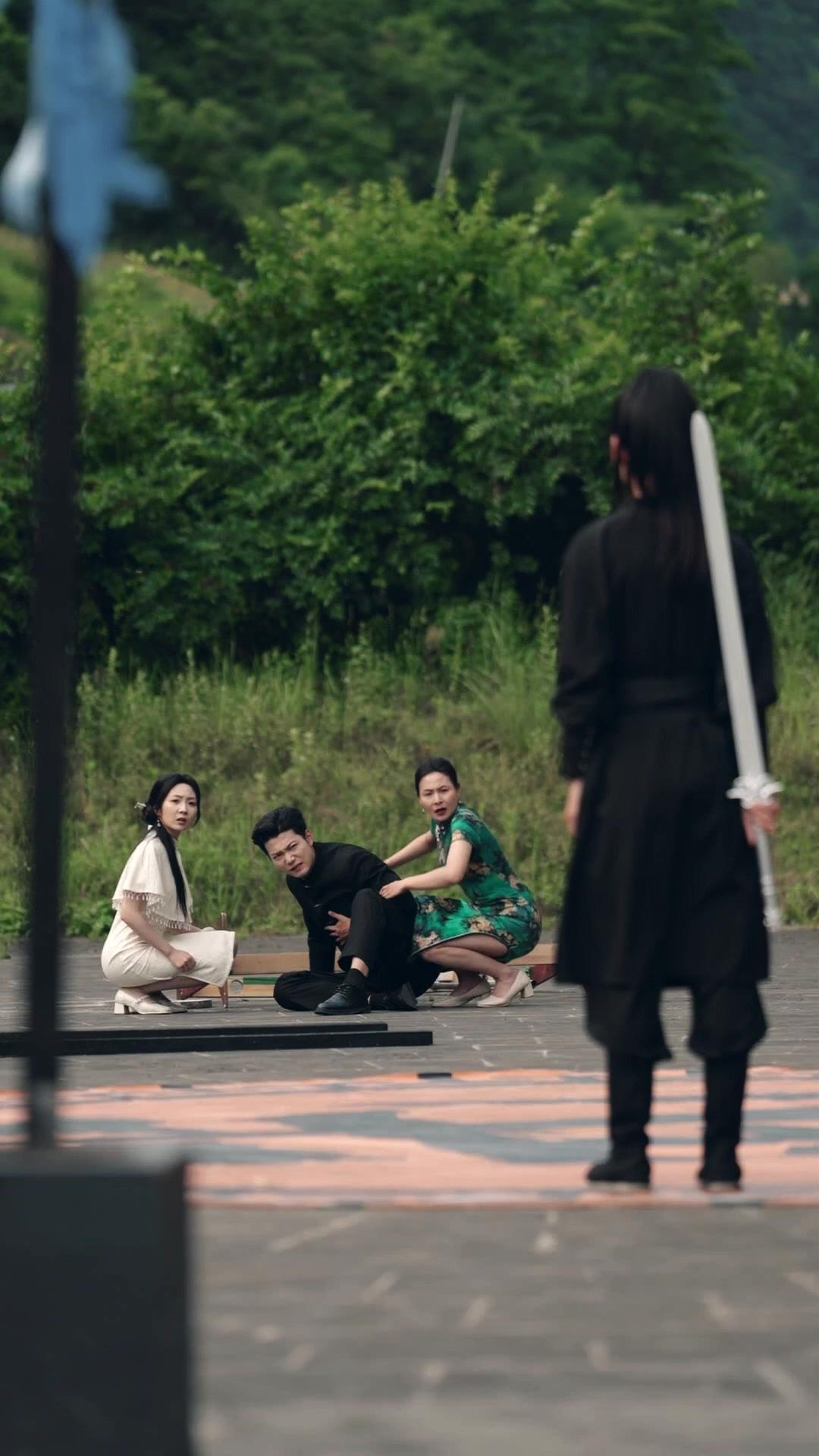 Kriegsheilige: Kronen aus Blut und Zeit