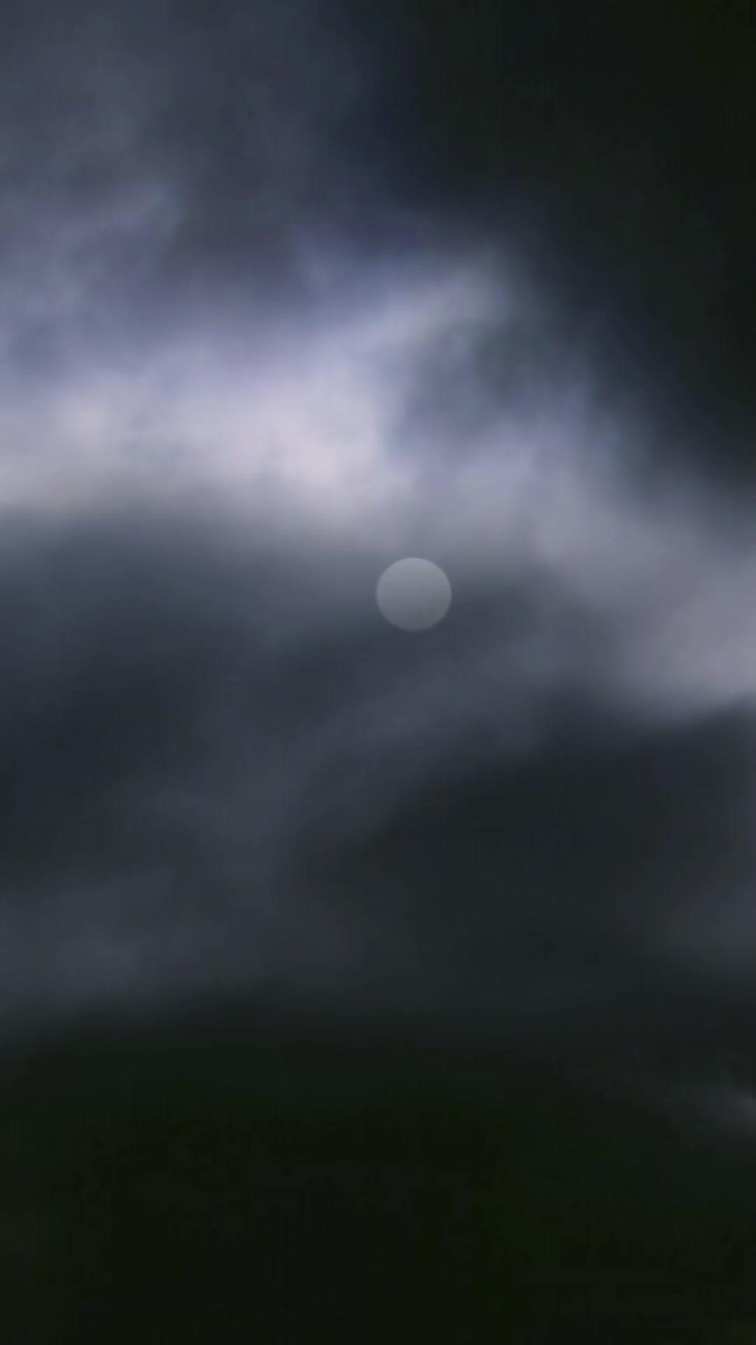 Dua Dunia: Dendam Dan Cinta