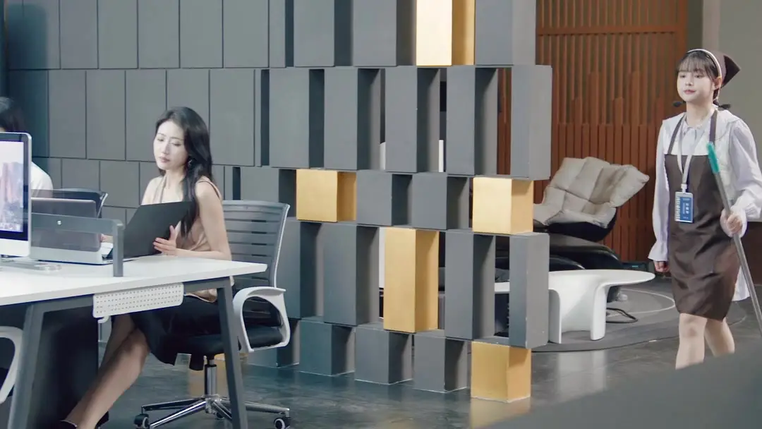 Apron vs. Silk: A Class Ballet