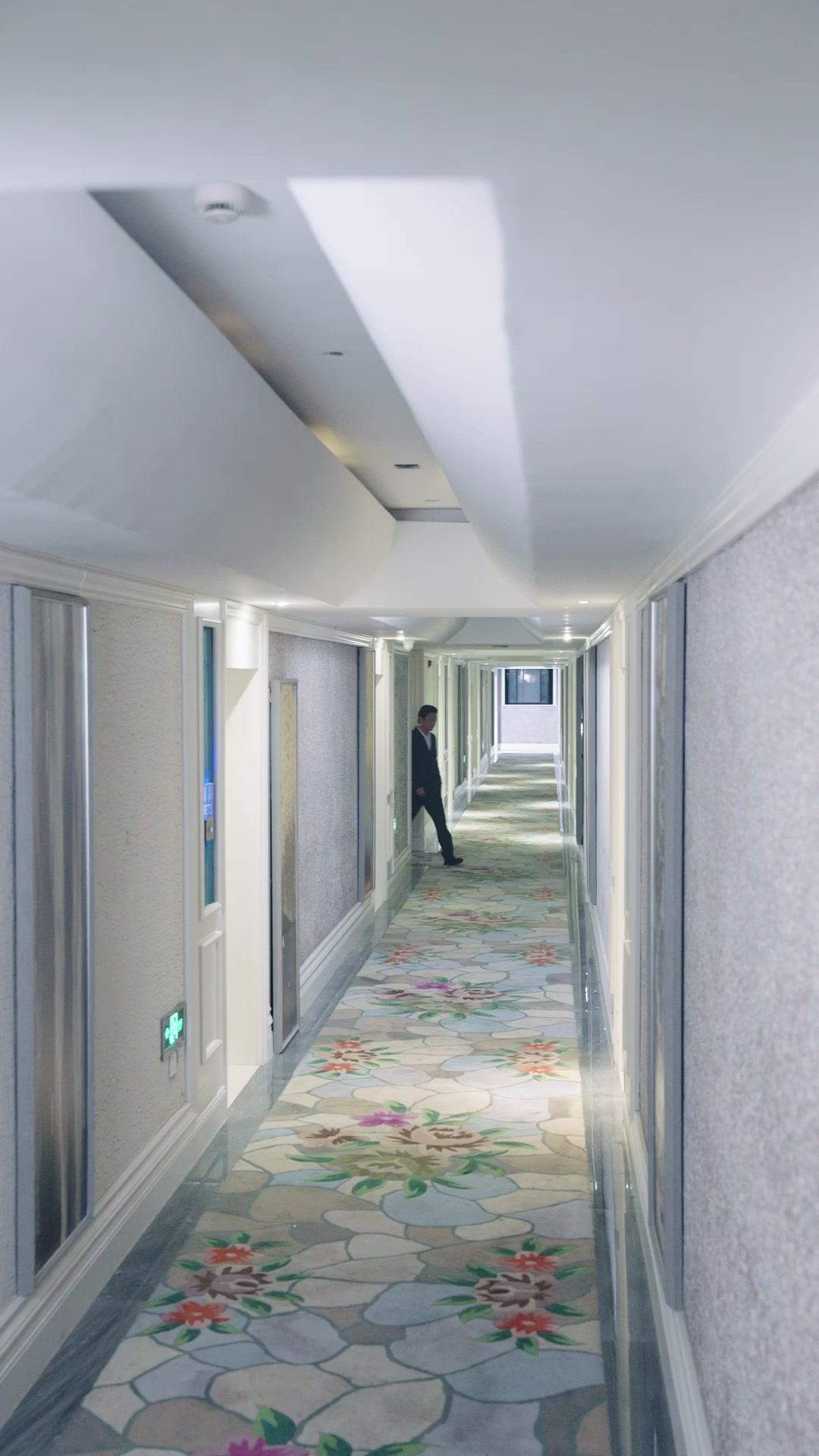 NOUVEAU VISAGE, VIEILLE RANCUNE