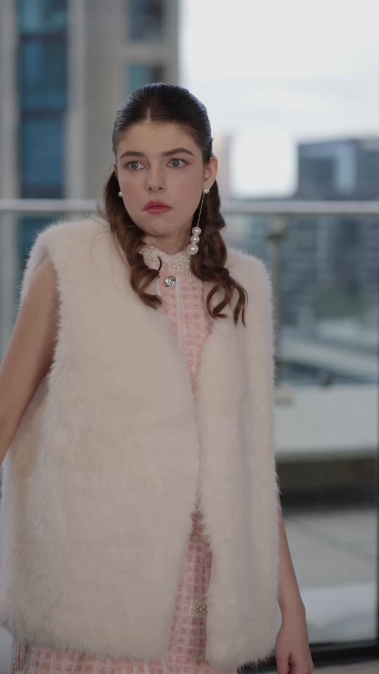 Ten Billion Housewife