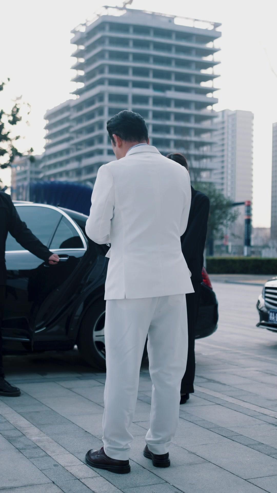 ¡El heredero tomará cartas!