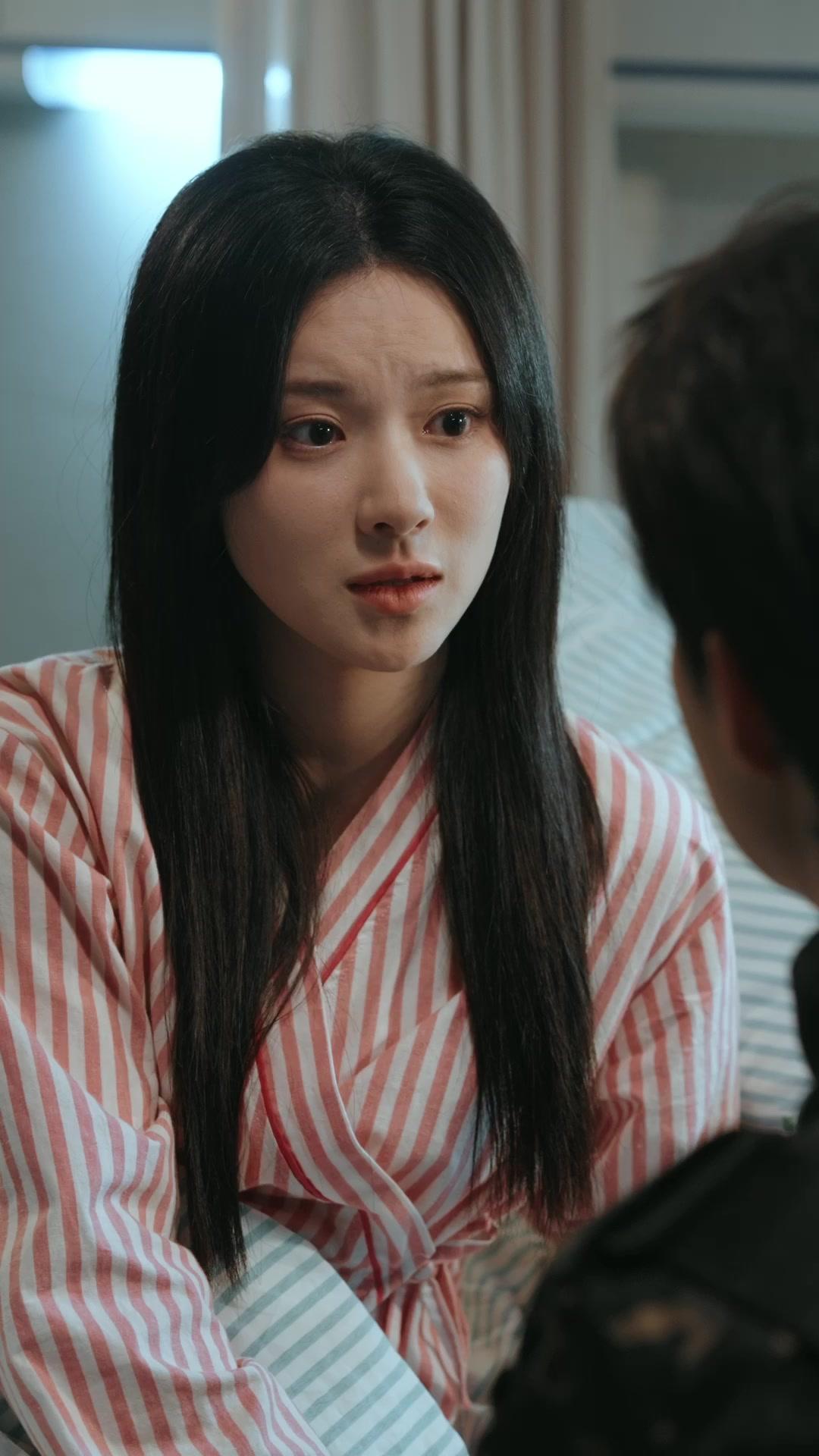 Satu Atap, Dua Kisah Cinta