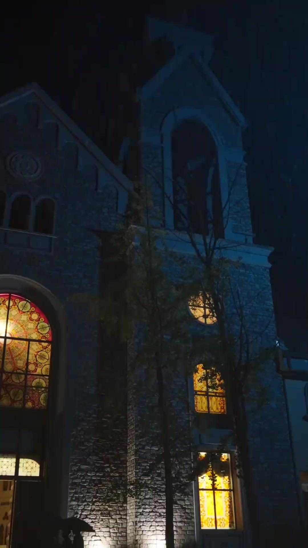 Guruku Cantik dan Berbahaya