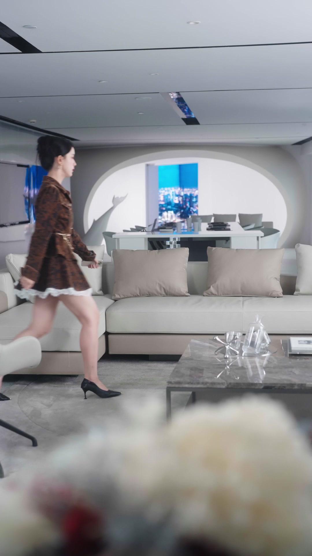  Pengawalku Mencurigakan