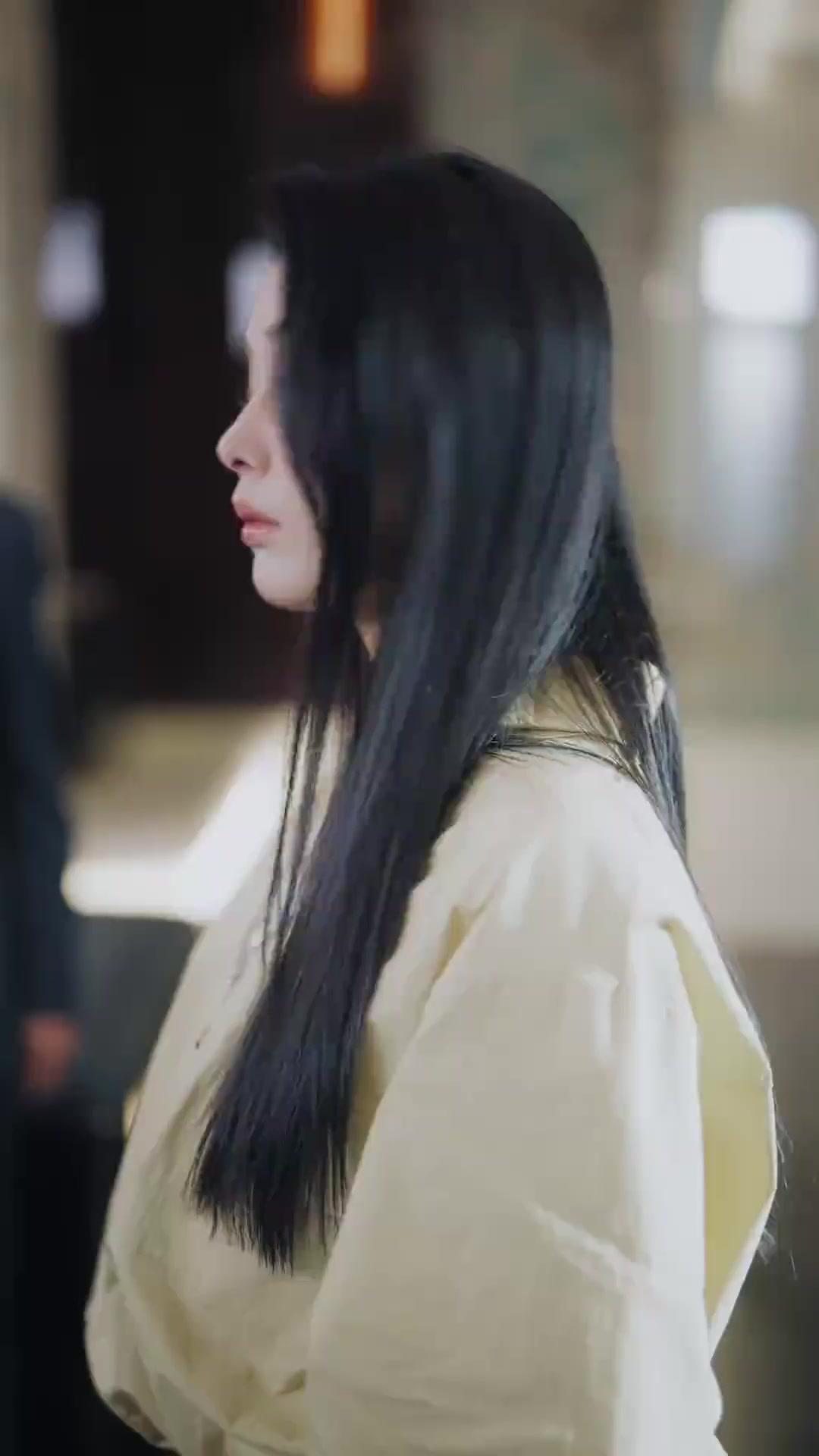 빙의 첫날, 약혼남 쟁탈전?