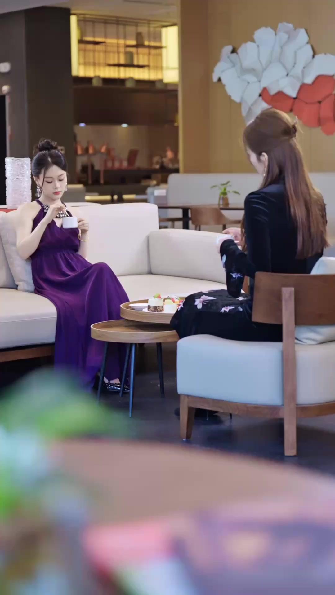 Der Elitepilot verwöhnt seine süße Bäuerin