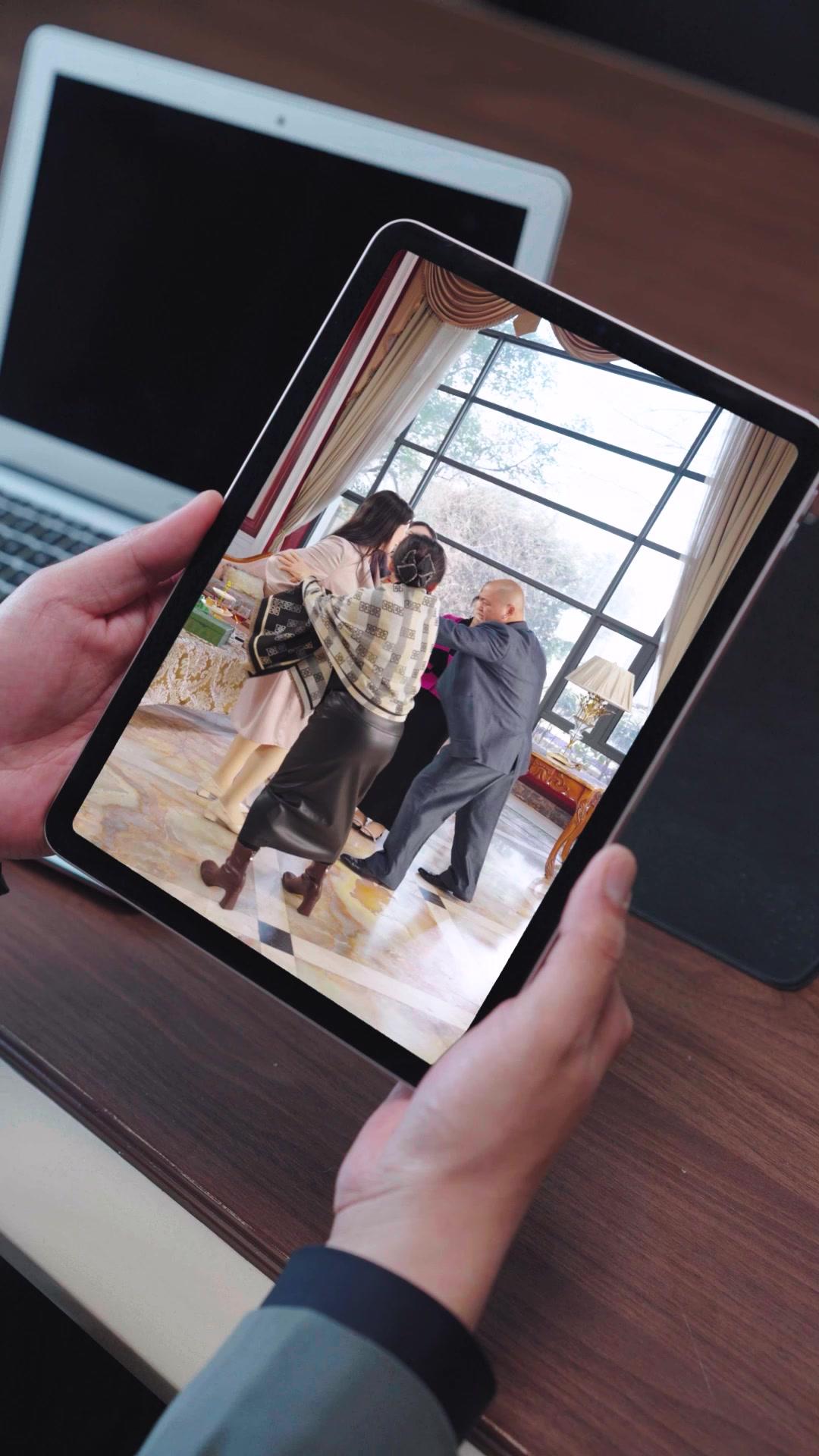 El dinero es su mamá