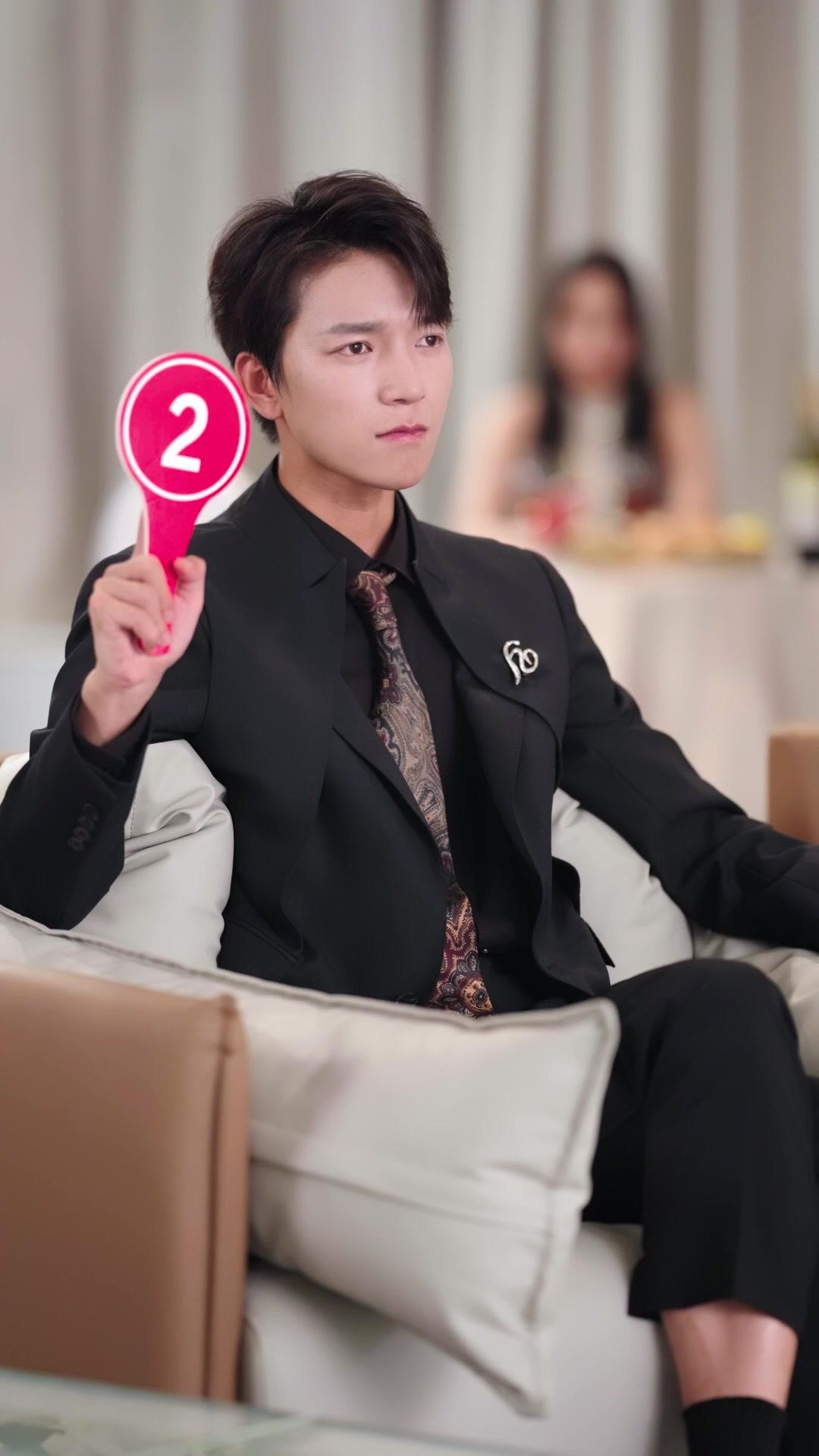 Skrip Di Tangan, Dunia Milikku