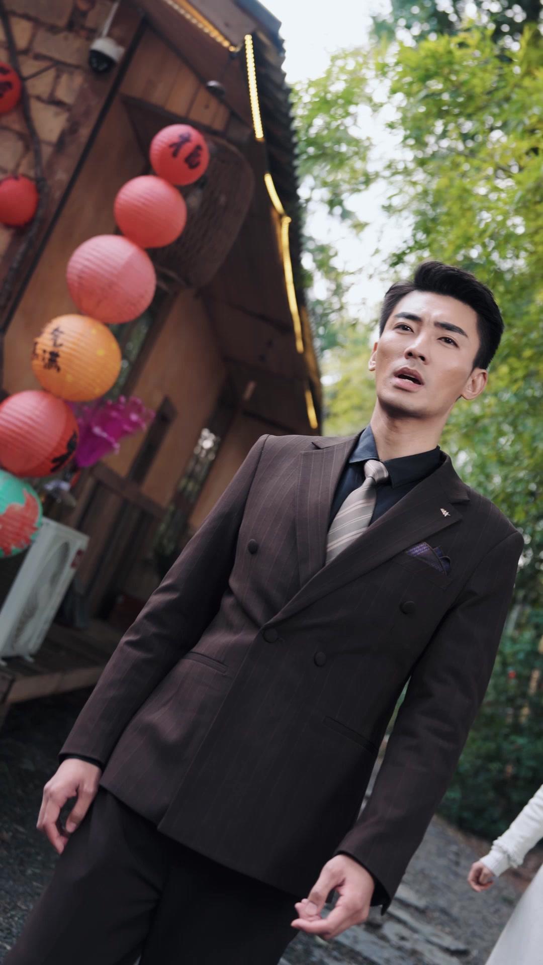 Mr. Rented, Mr. Right