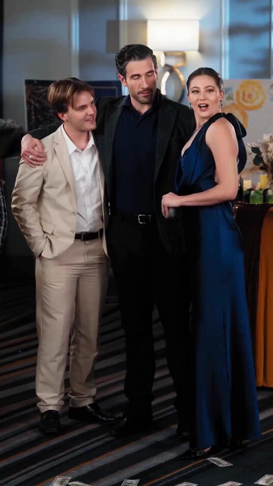 (Doblado) Mi padre conserje es el jefe final