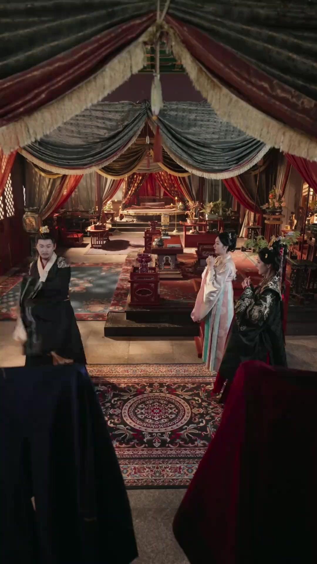 Dad, My Stepmom's A Queen!