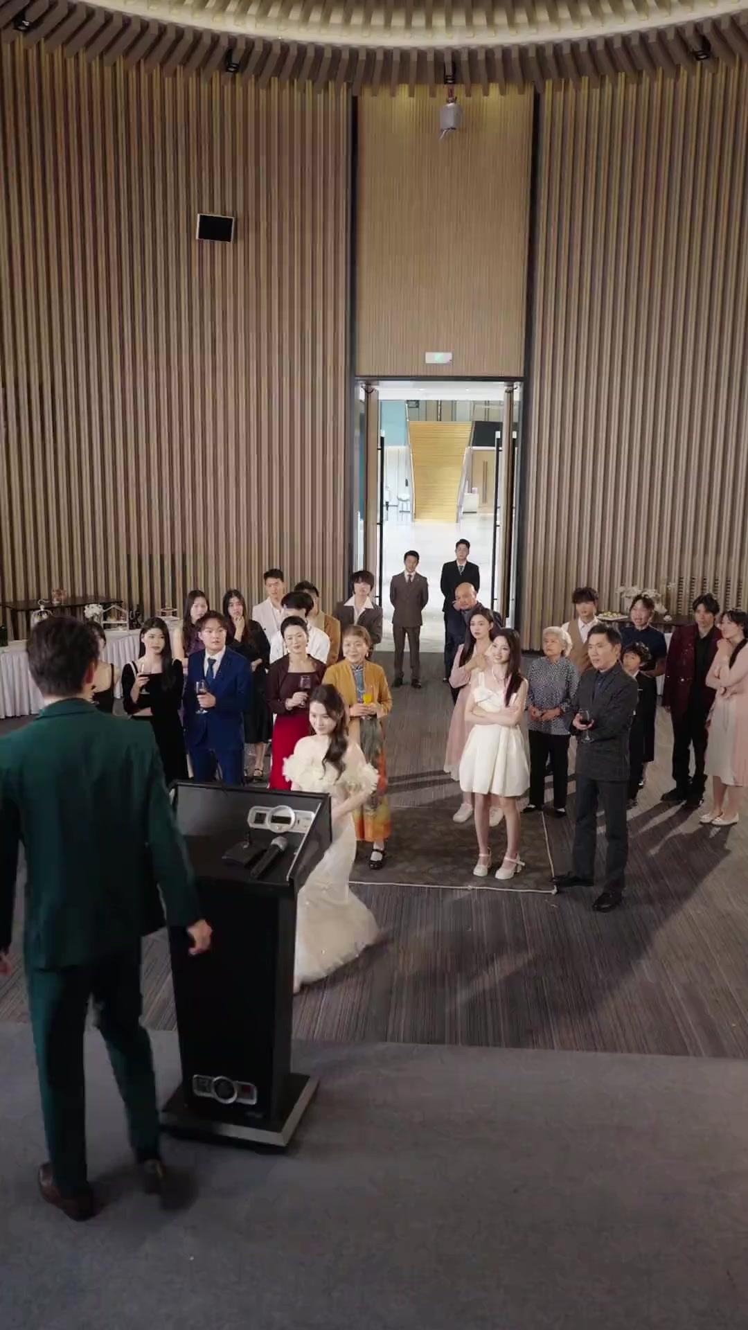 Puteri hartawan atau ratu gelap dunia bawah tanah?