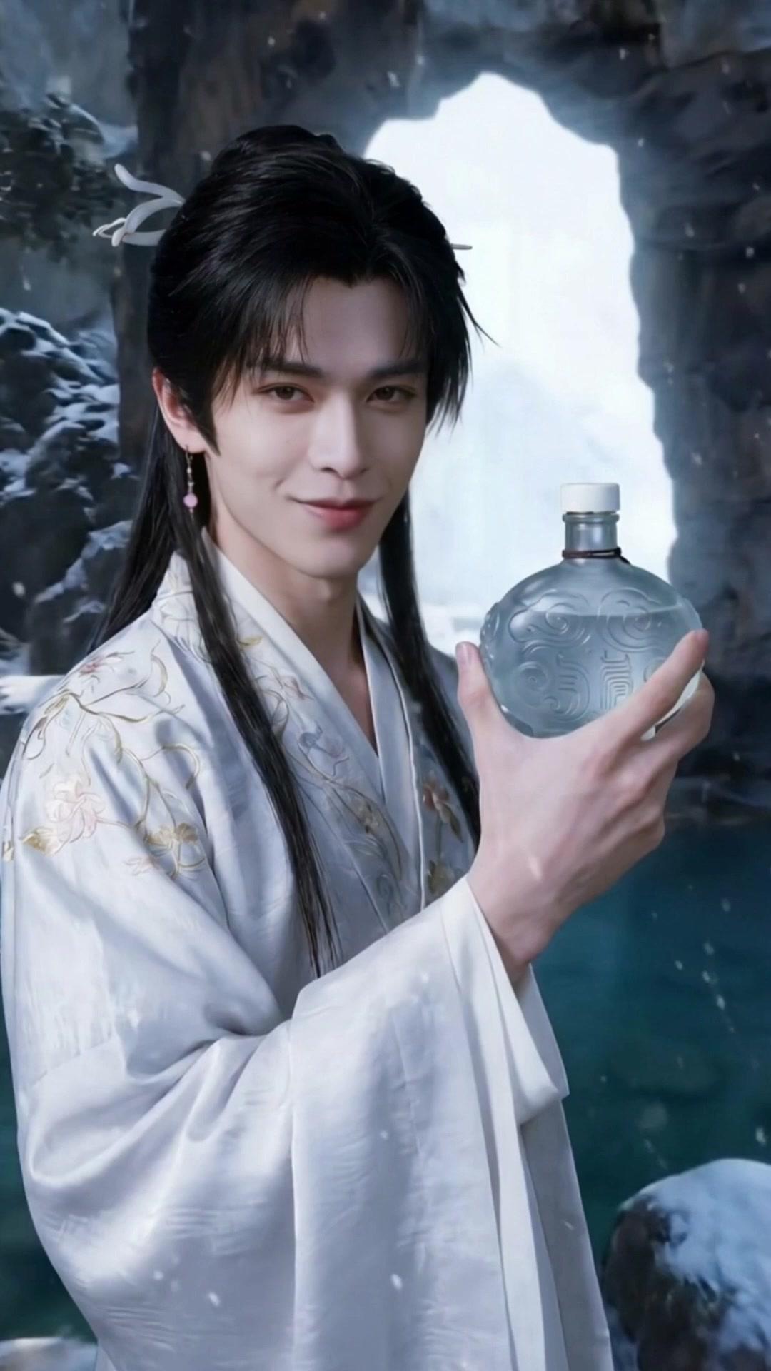 ¡Socorro, el solo observa!