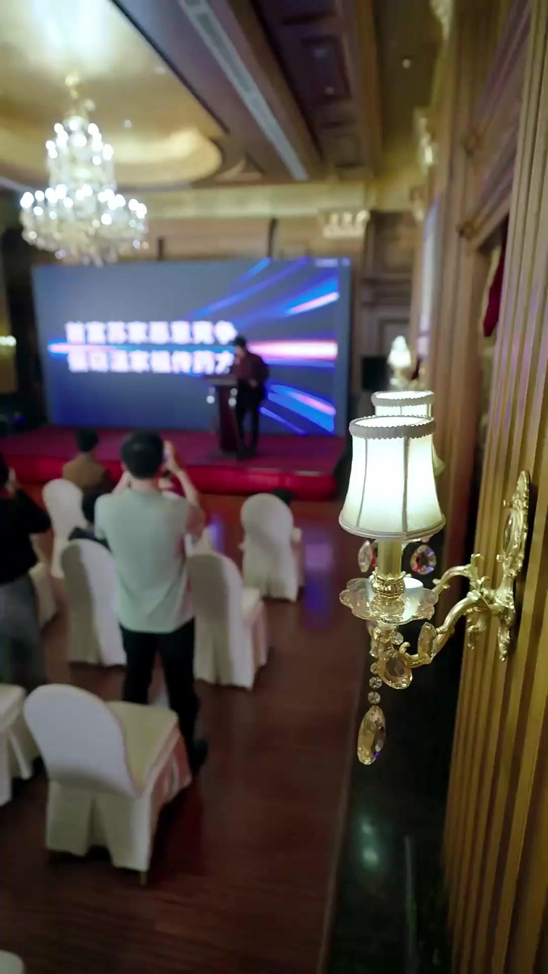 (Doblado) ¡Mi abuela es una niña!