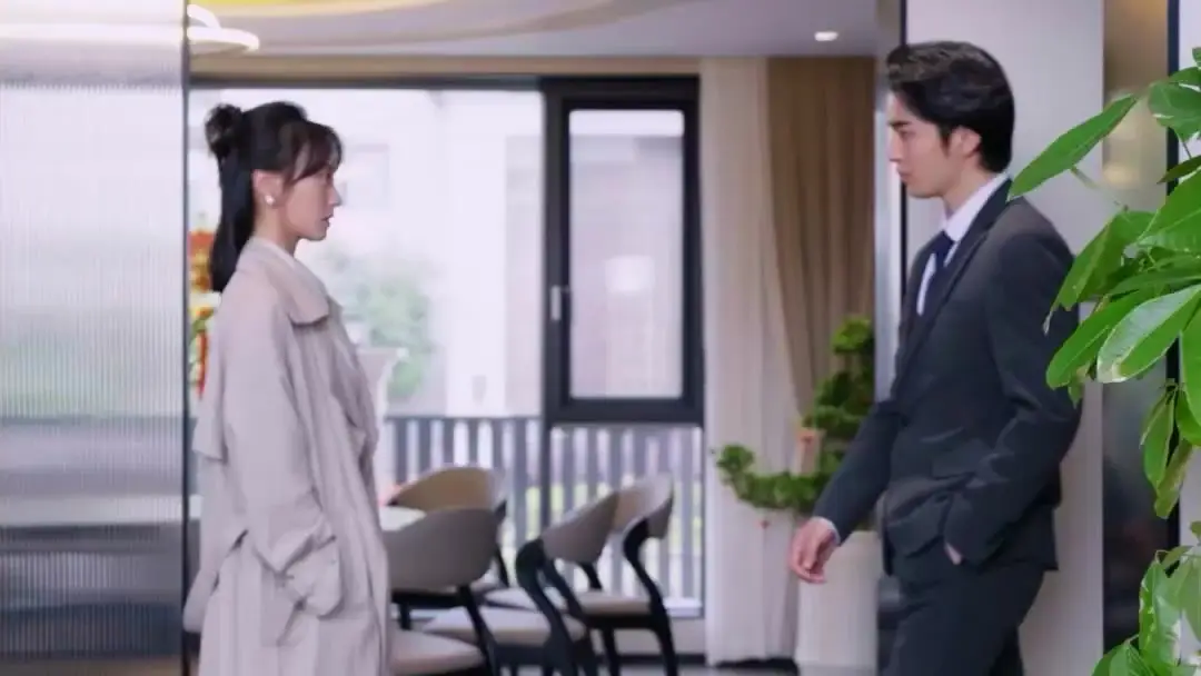 Oops! Turns Out My Husband Is a Billionaire: When the Trench Coat Meets the Red Tray