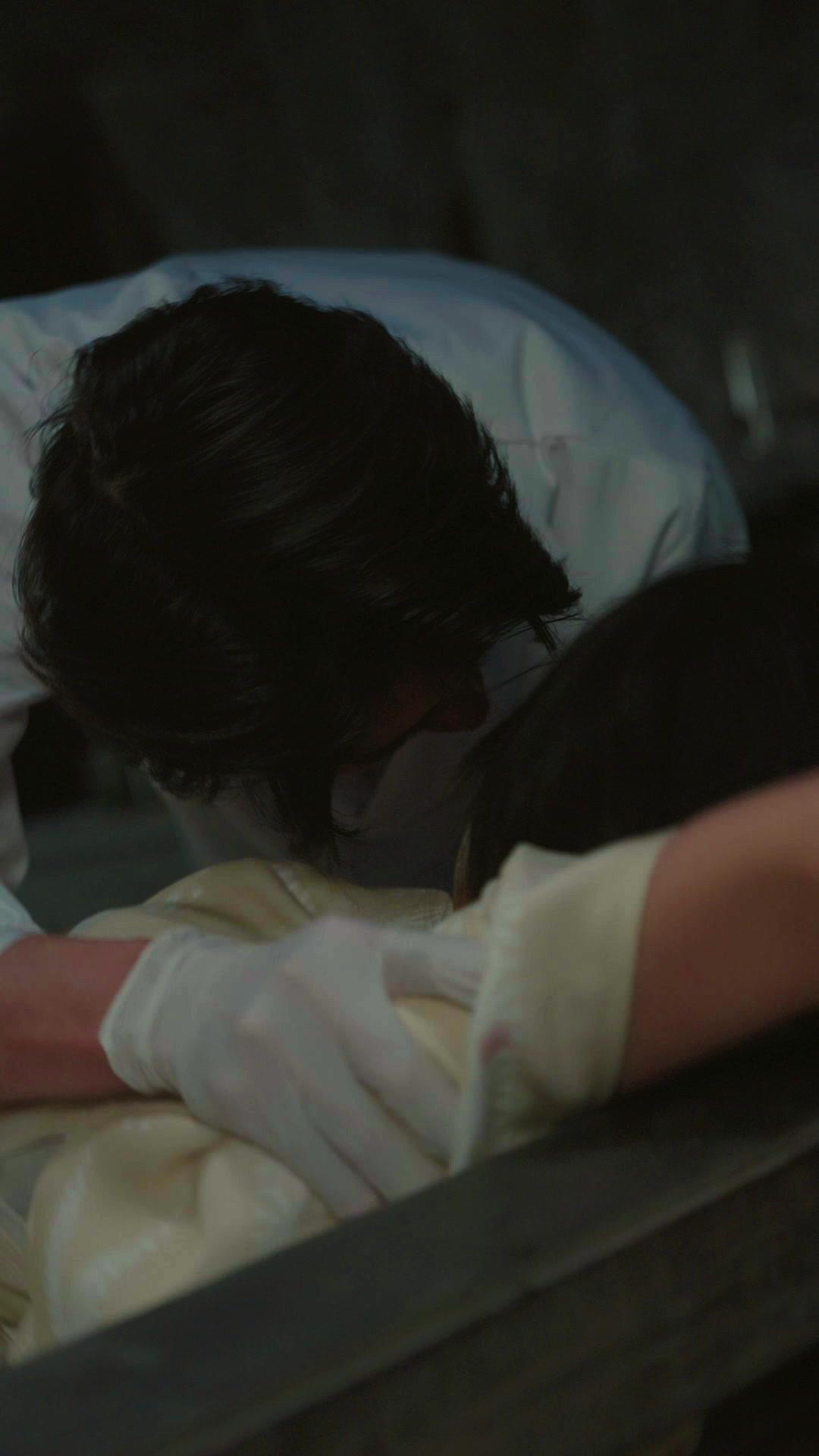 Alzo el filo del Este 