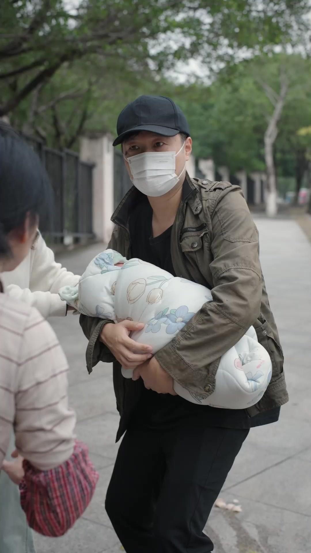 女儿认贼做母后我笑了