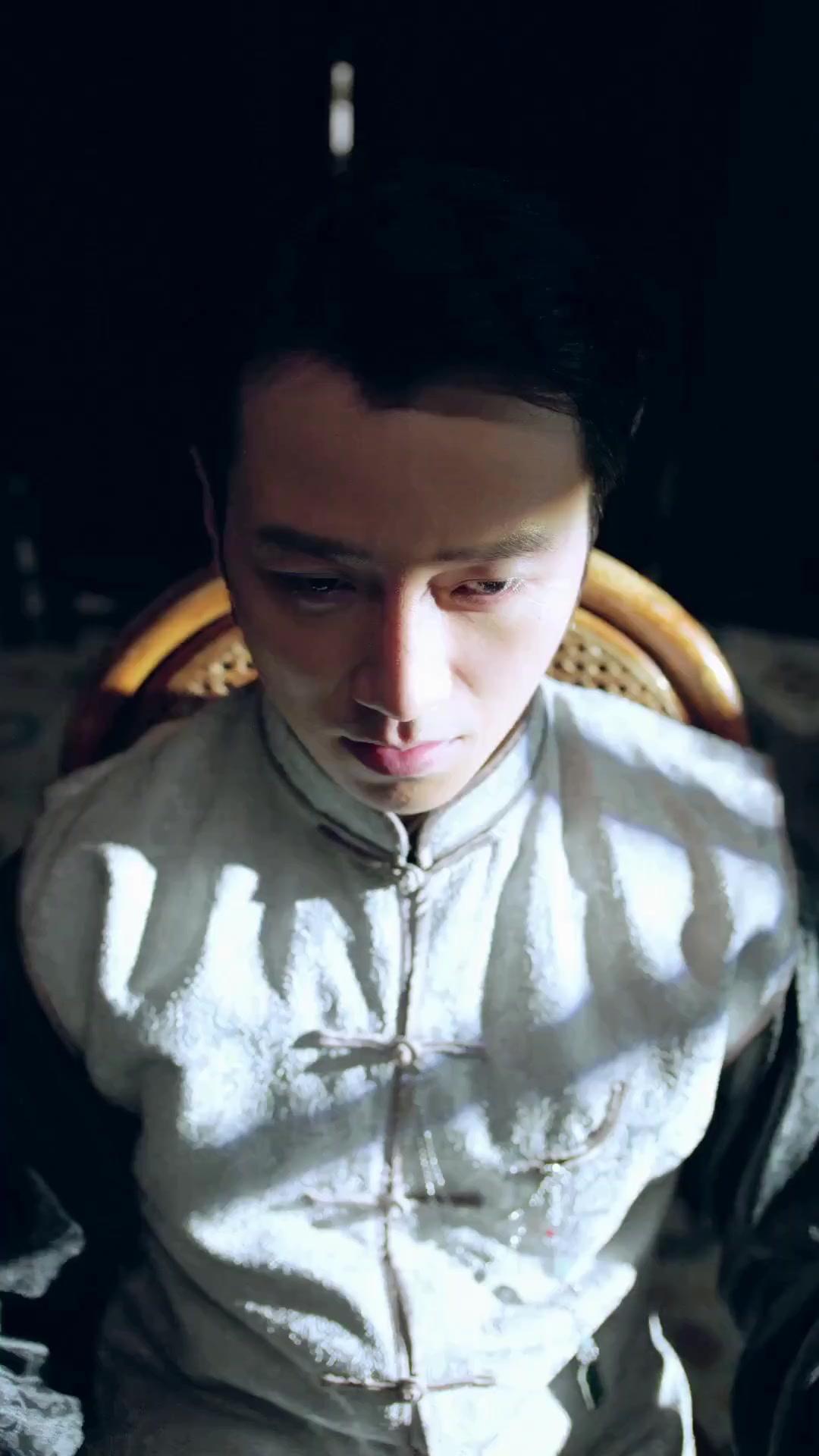 (مدبلج) حين ينهض الظل