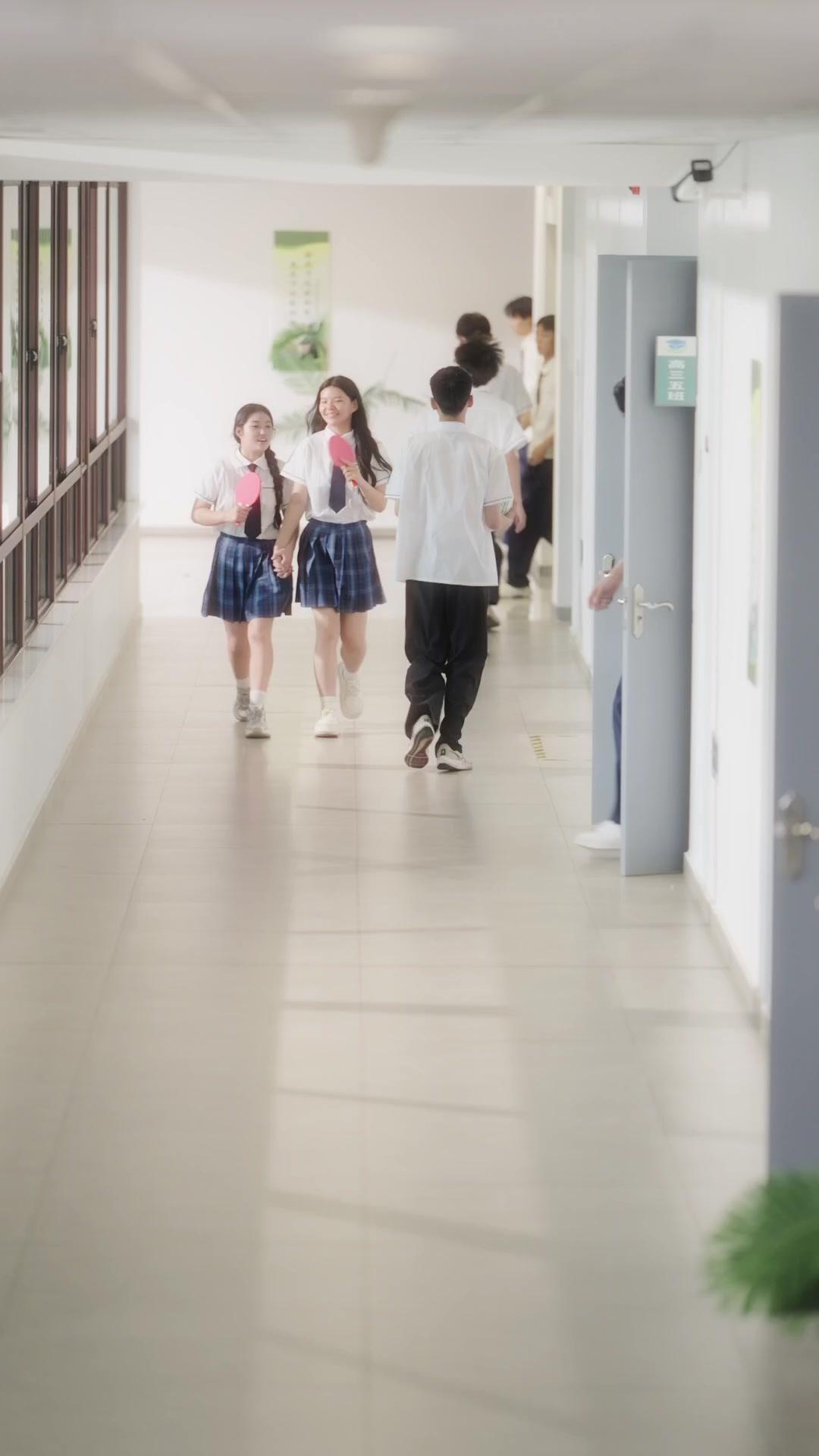 Dewi Sekolah Balik Naksir