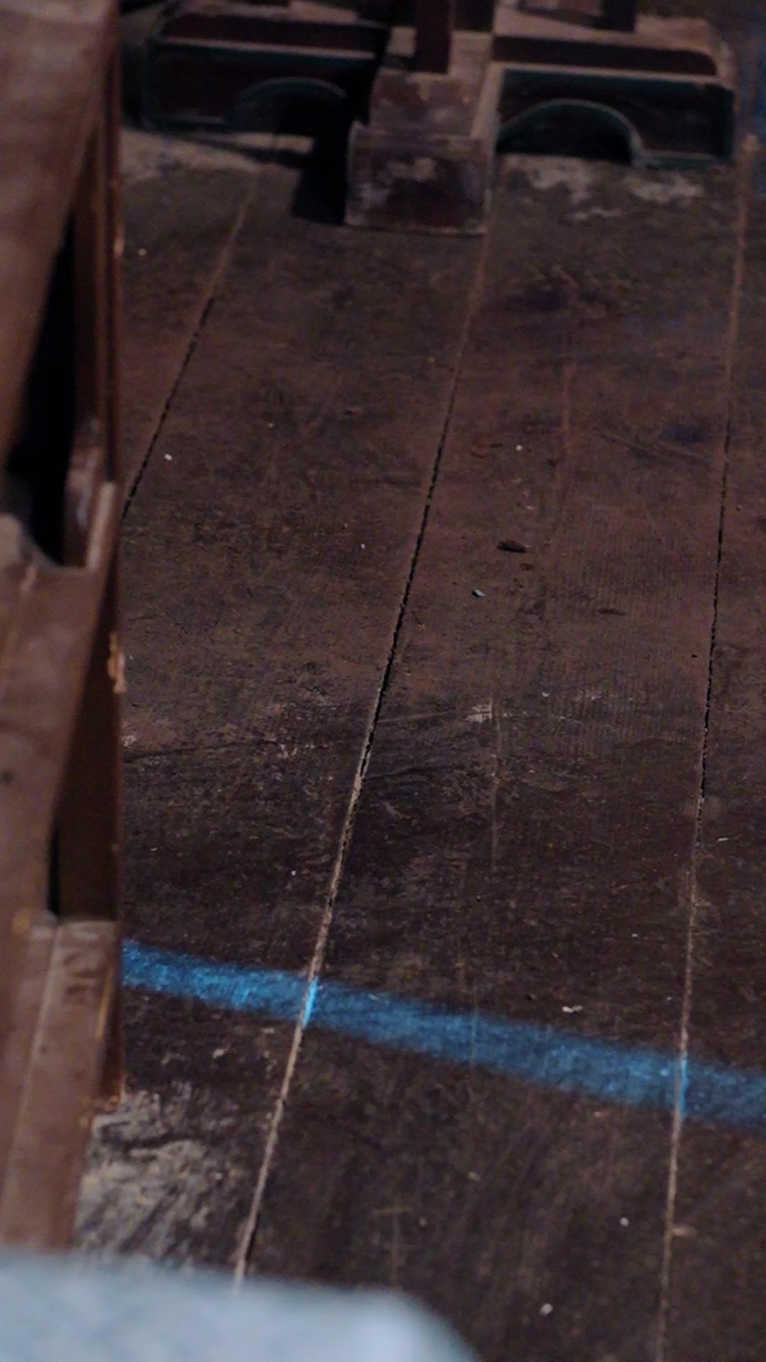 SOUS L'ENNEMIE, VERS L'AMOUR