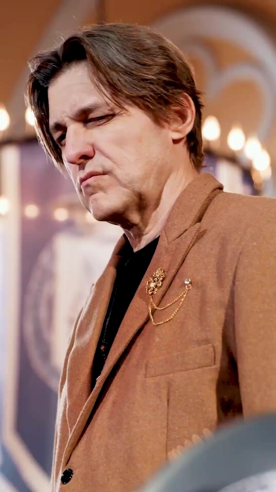  ملك الذئاب الخفي: الهجين المُحتقر