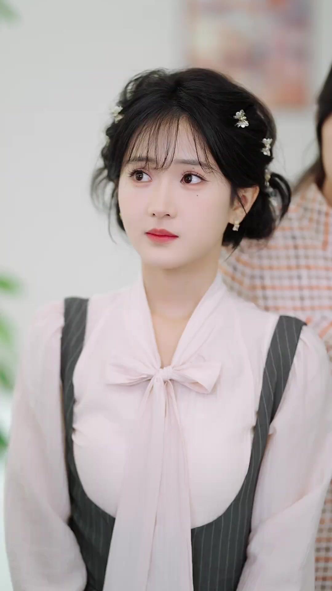 Help! My Reborn Queen Needs My Favor!