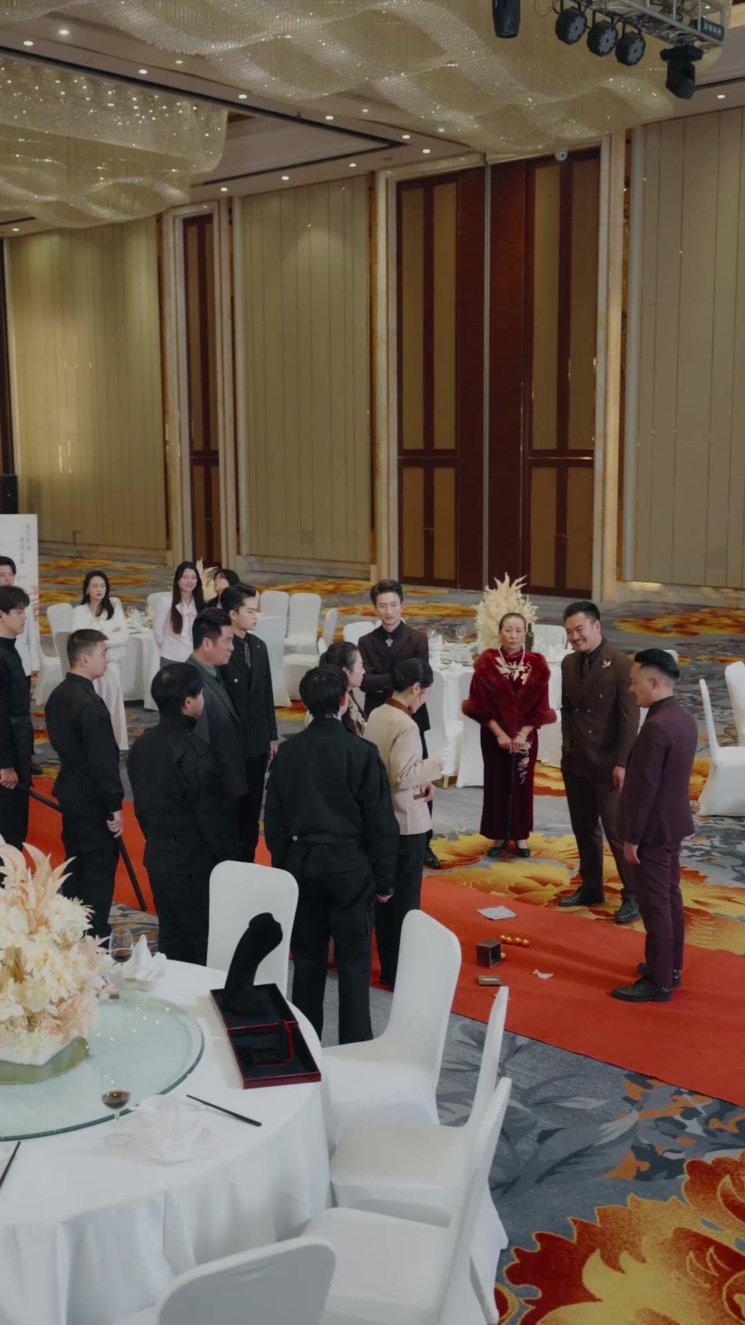 Aile Yemeğinde Masayı Devirdim