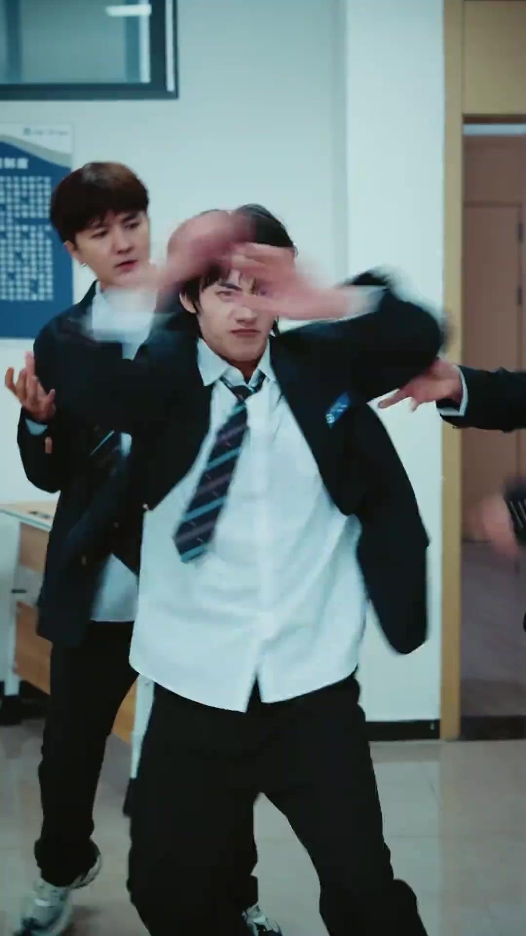 전학생, 그놈이 왔다