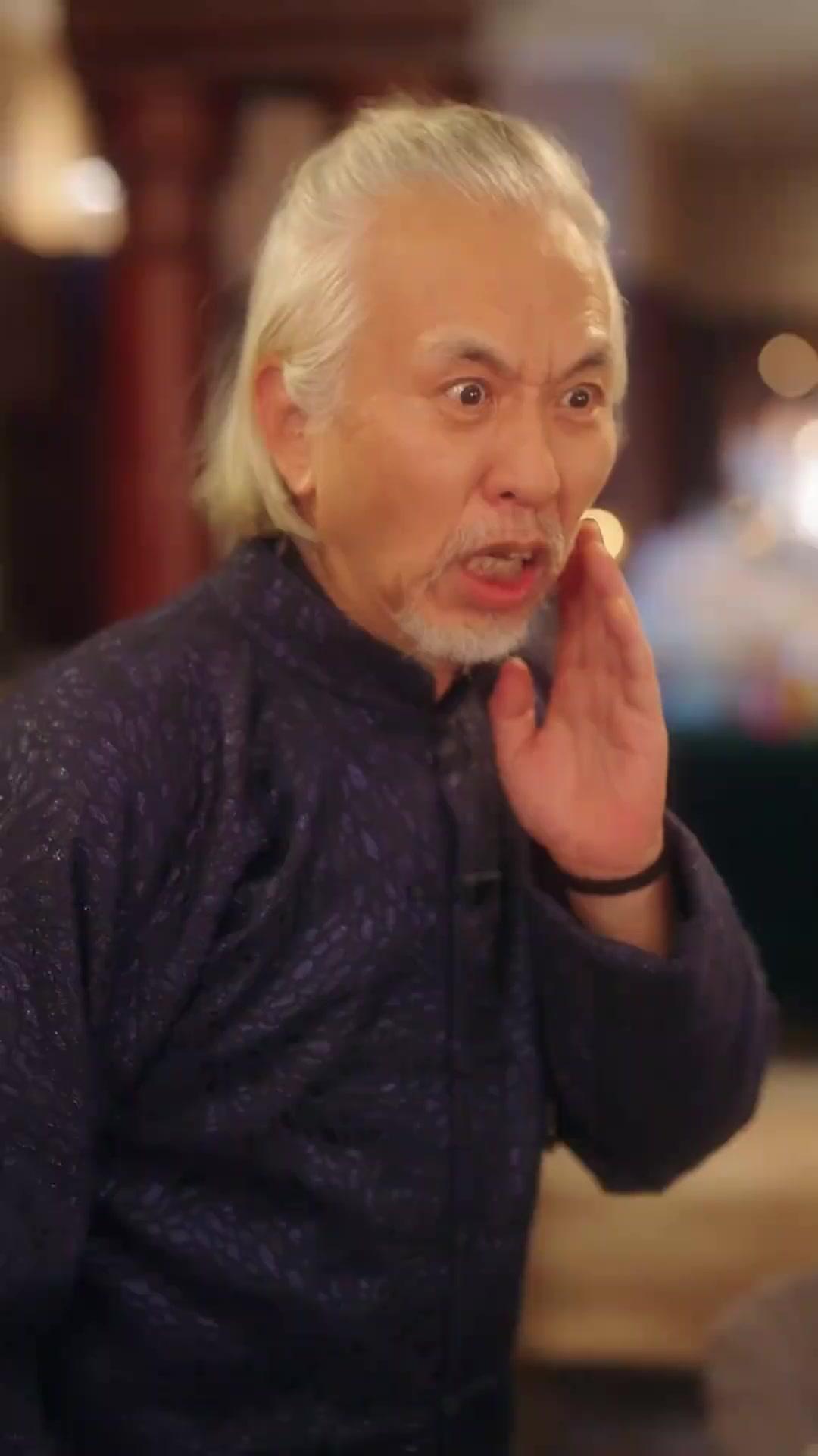 Tường Vy Giữa Khói Lửa