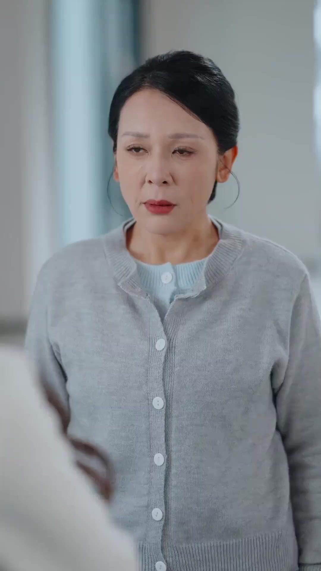 لا تستهِن بعاملة المقصف، فهي الزعيمة الحقيقية