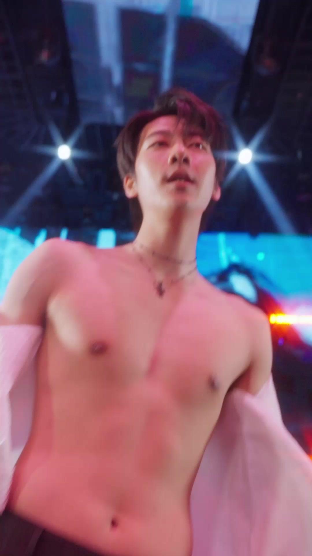 LE LOUP BAISE SES ESCARPINS