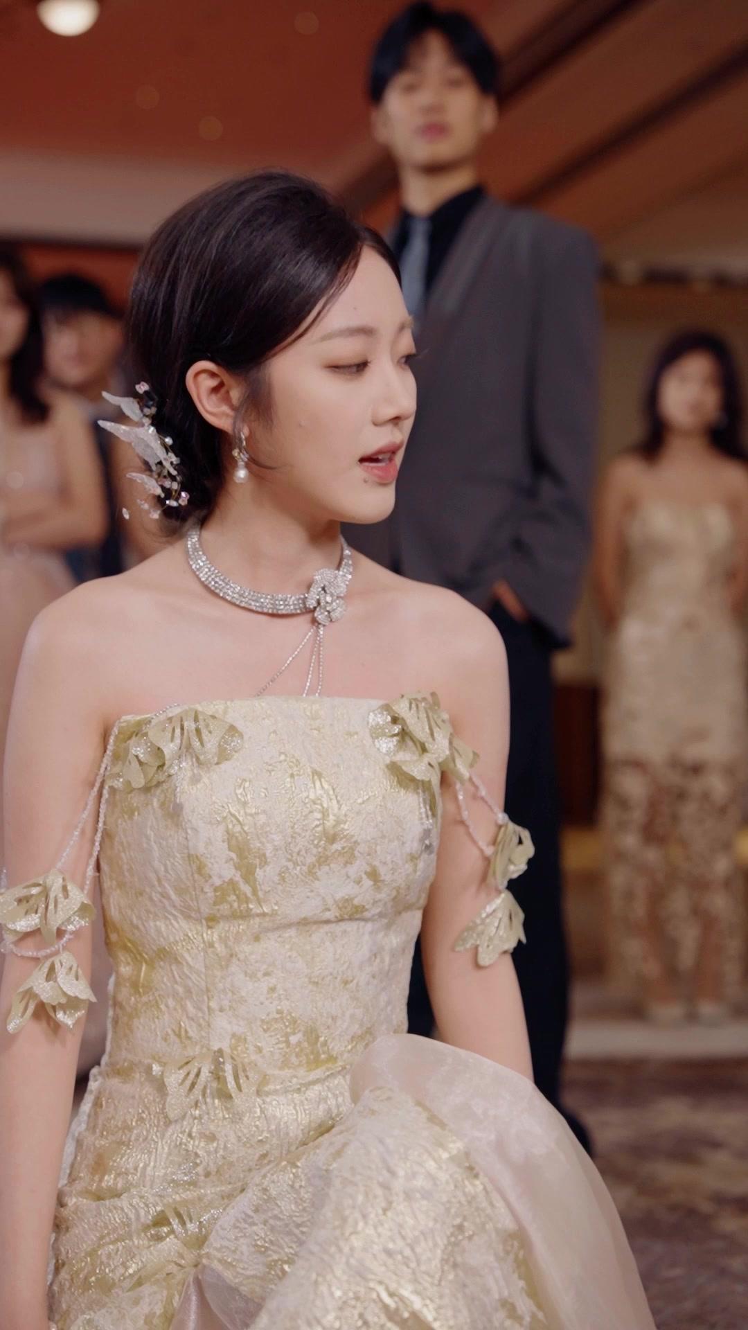 ¡Ella es mi nuera, respetenla!