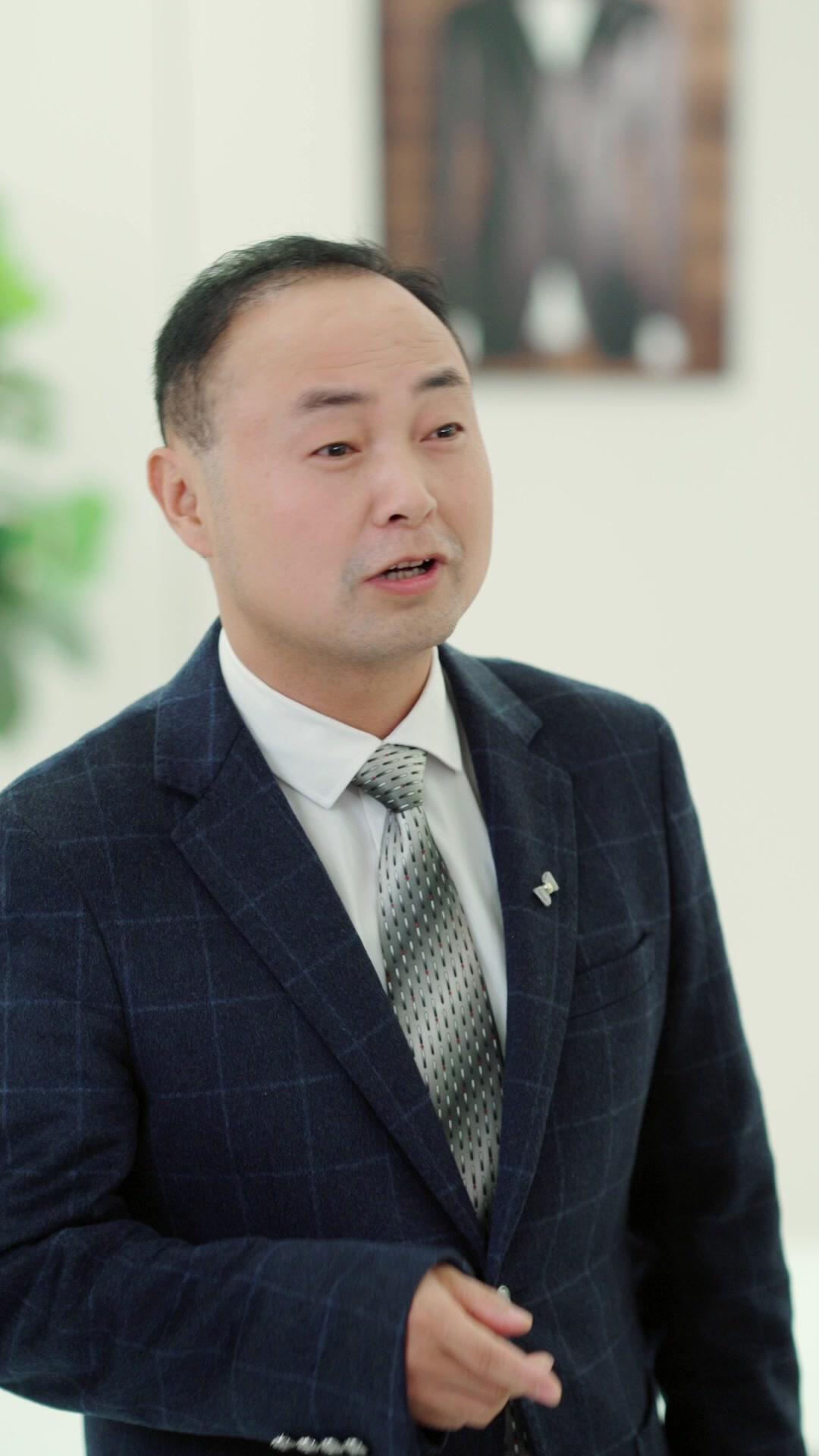 Help! My Reborn Queen Needs My Favor!