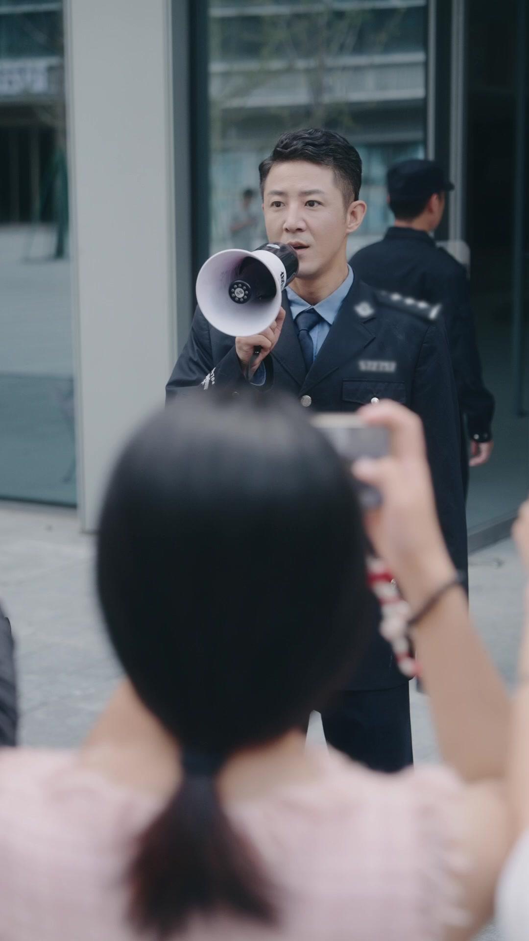 聽懂獸語後，假千金成警局團寵