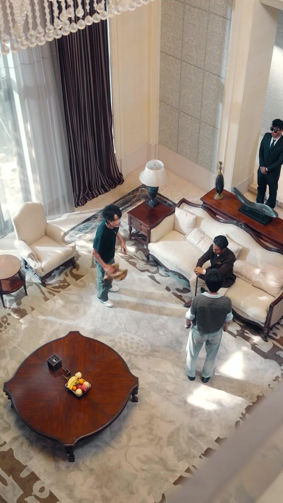 A Rainha da Escola e Eu: Redimir ou Morrer