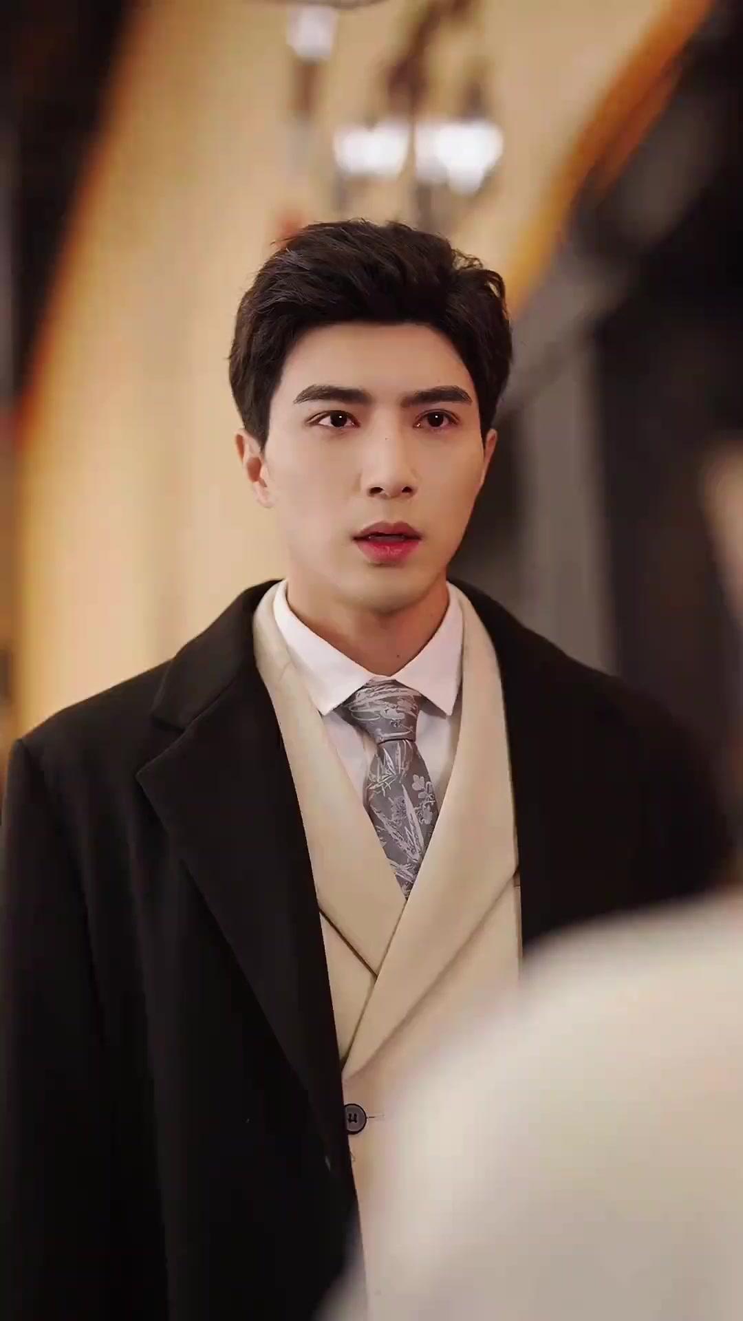 UN AMOUR PLUS FORT QUE SA FORCE