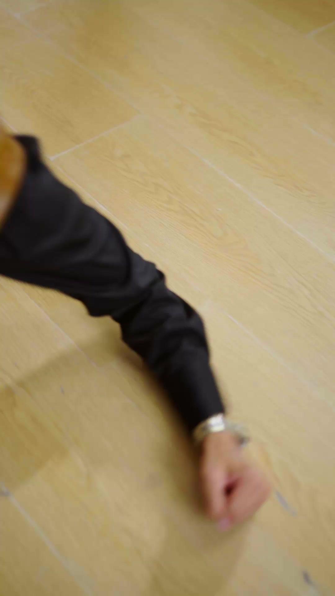 L'ÉTREINTE ET L'ADIEU