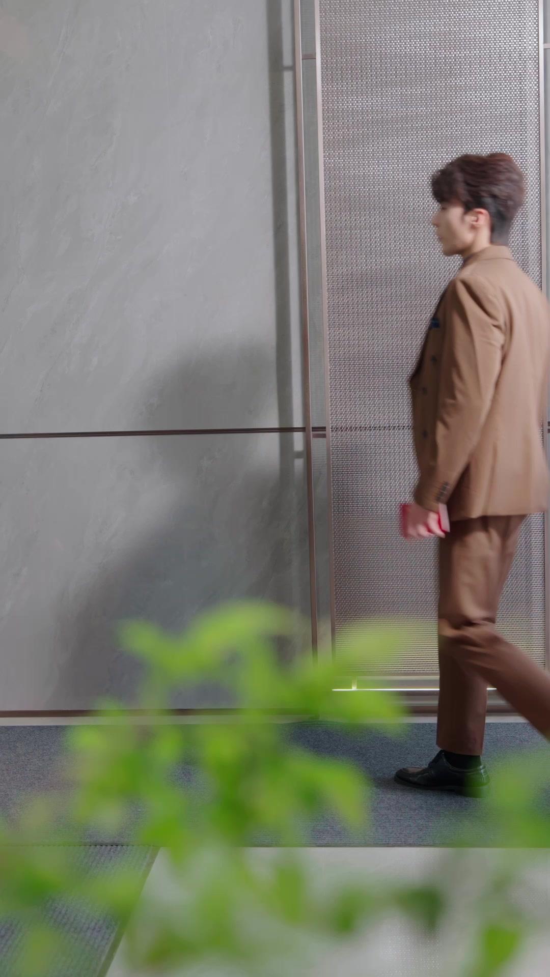 NOÉMIE, SA PRINCESSE VOLÉE