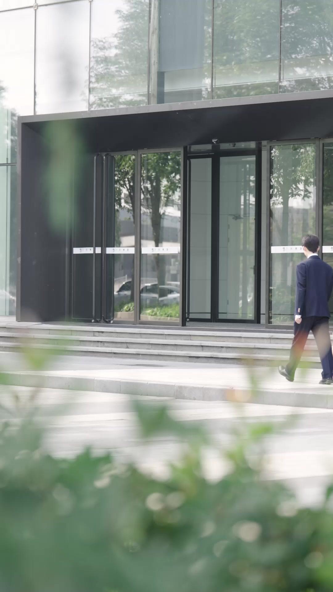 8 Years Wasted: My Ms. Right Is Here