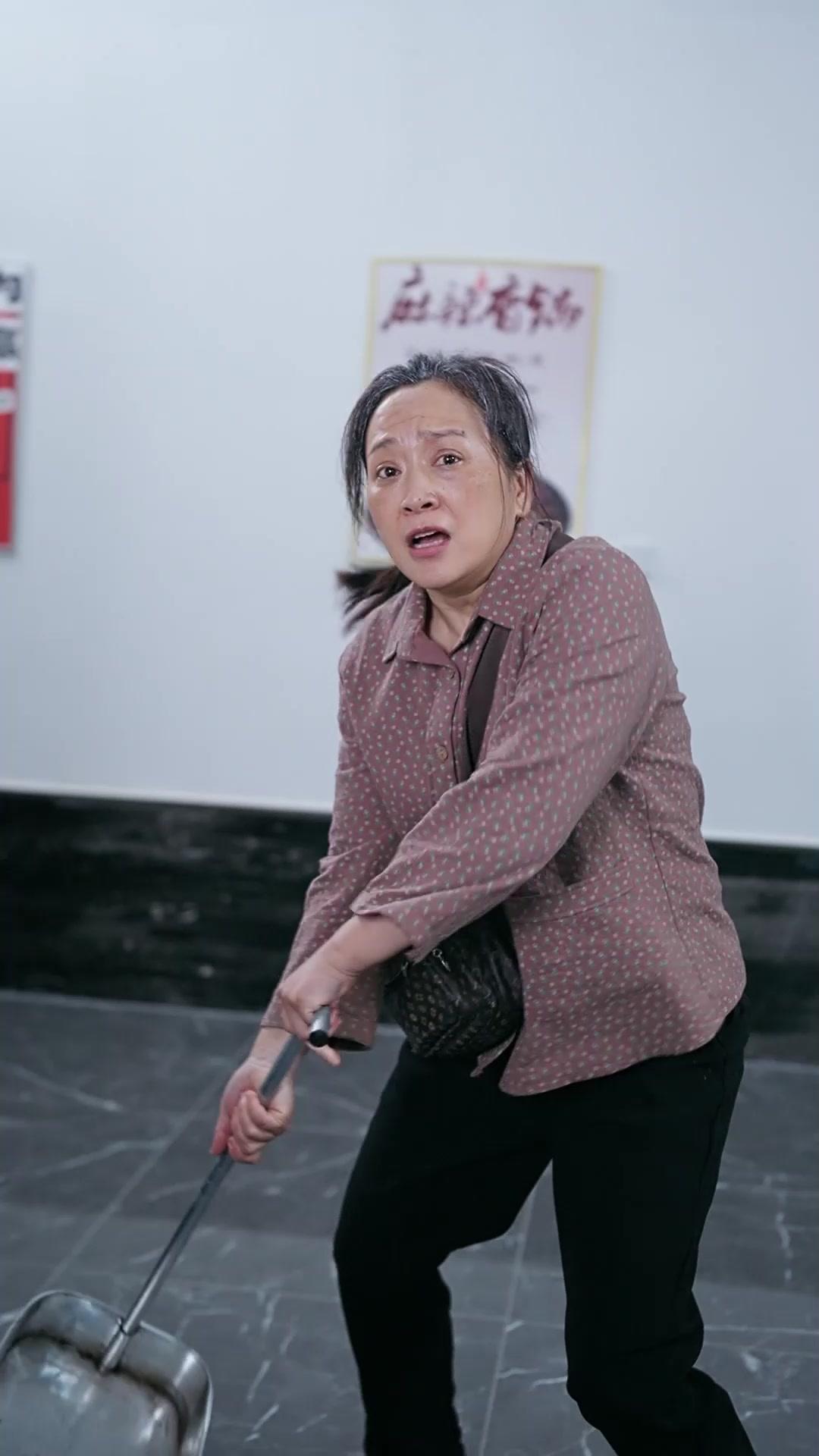 半生托舉，一朝盡碎