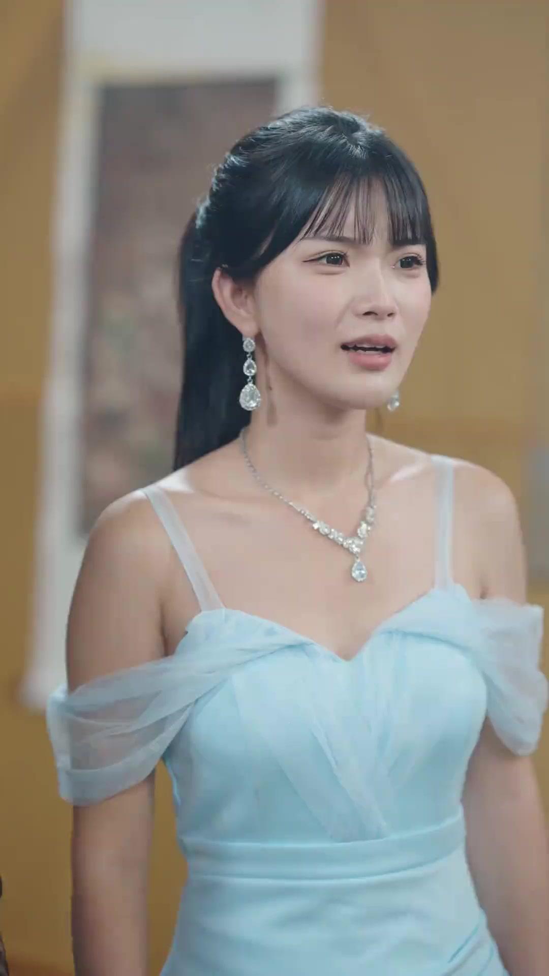 Putri Sah Robek Anak Haram Ayahnya