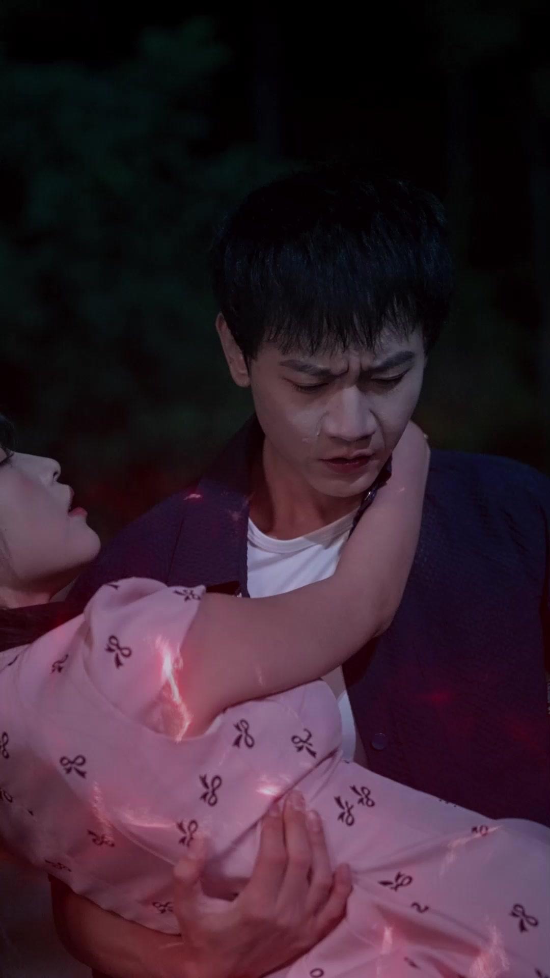 Unutuş Bahçesinde Açan Çiçek