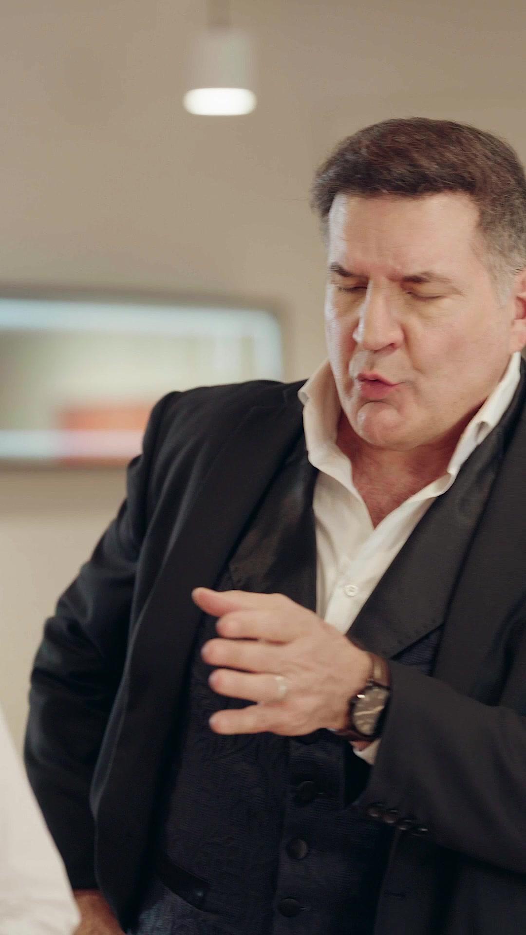 LE MILLIARDAIRE SOUS CONTRAT