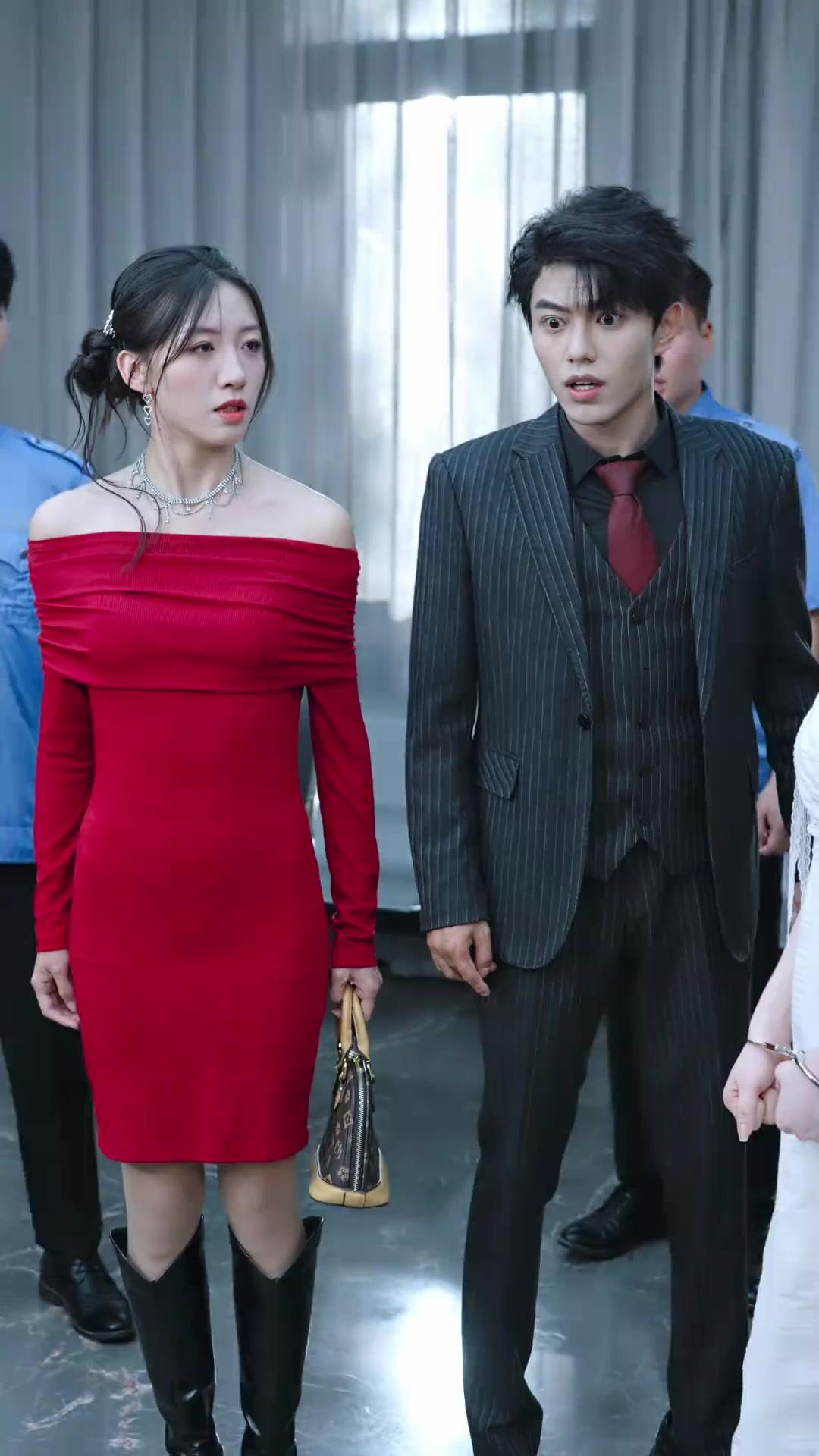 Reborn: Watch My Ex and Bestie Fall!