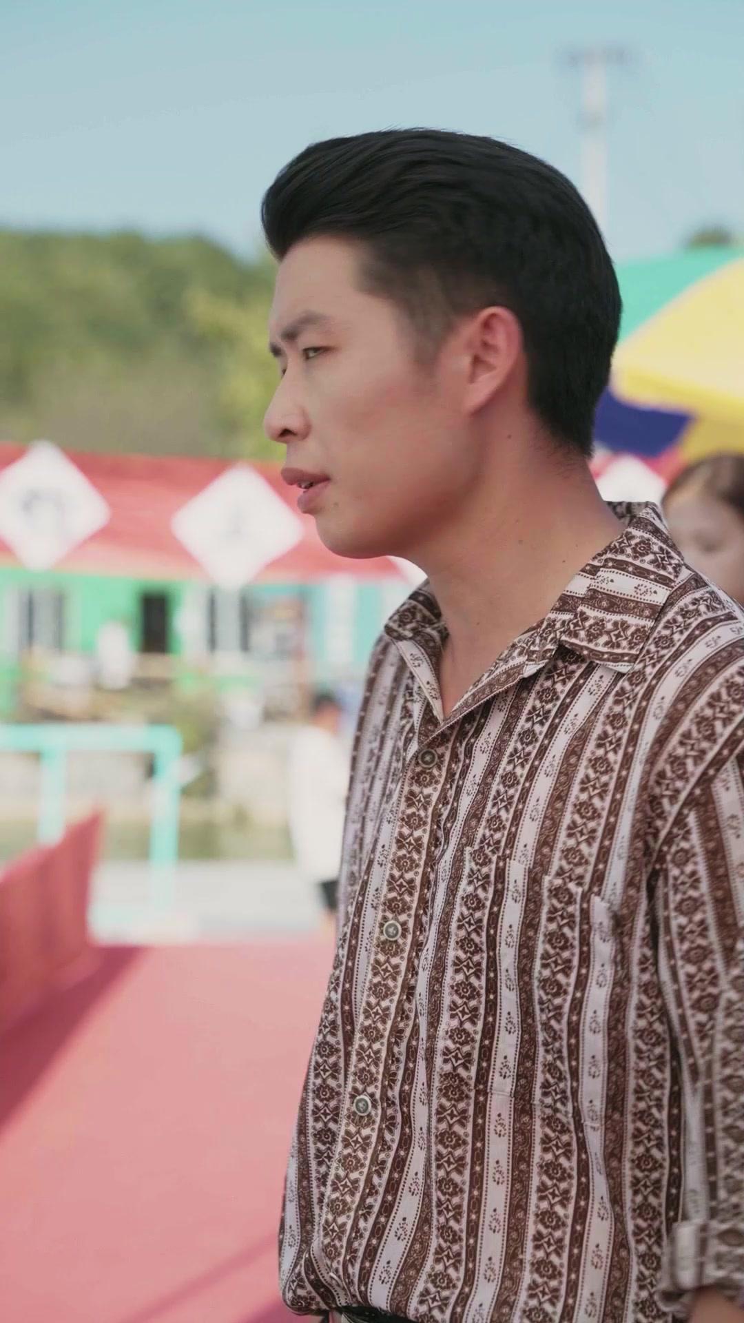 العودة إلى التسعينيات كشاب وسيم