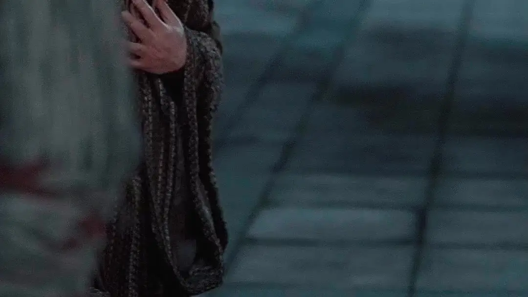 Legendary Hero: When the Stage Becomes a Grave