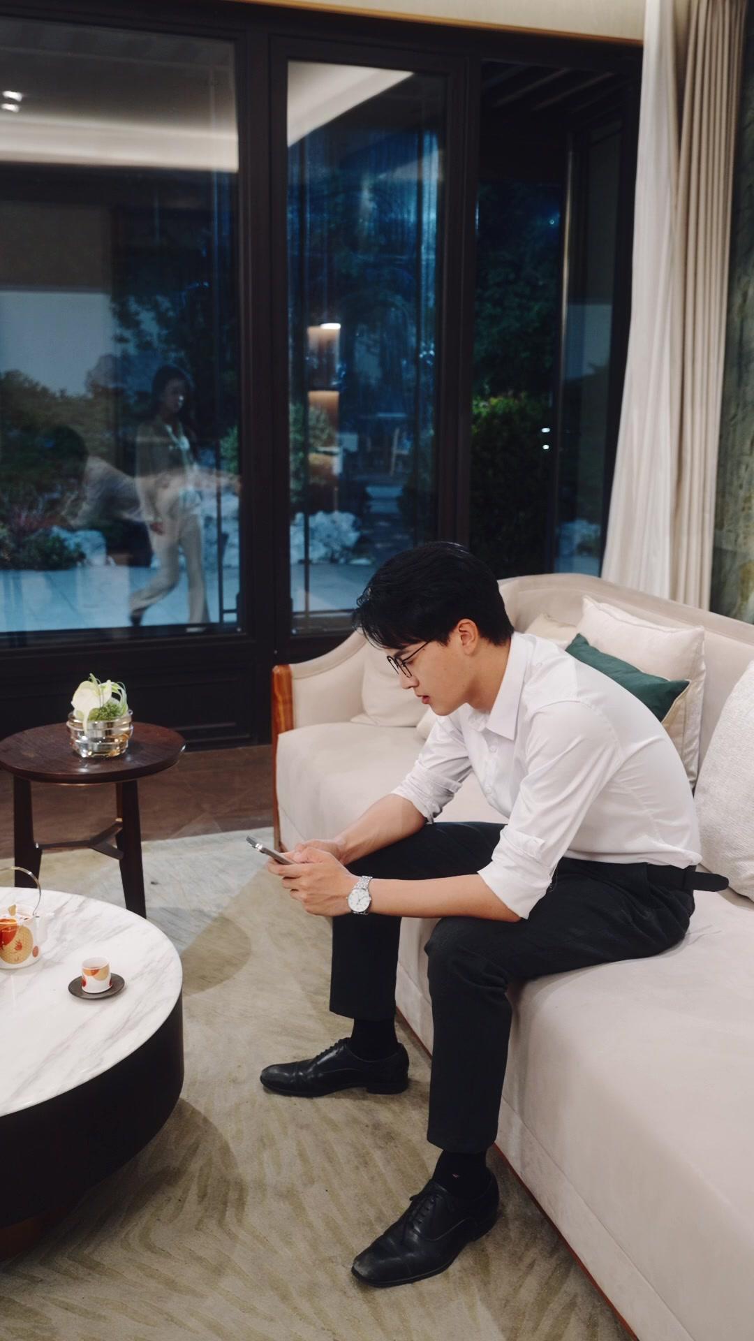 Sayap Terkandas, Pedang Terhunus